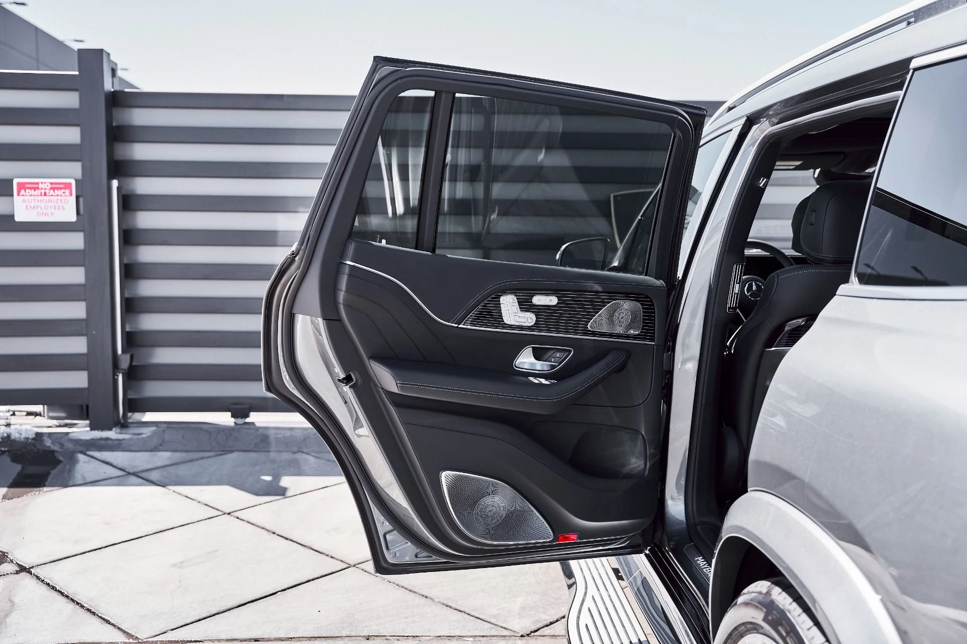 mph028_2922432575_Used_2026_Mercedes_Benz_GLS_Maybach_GLS_600_1776125289_343e06b661