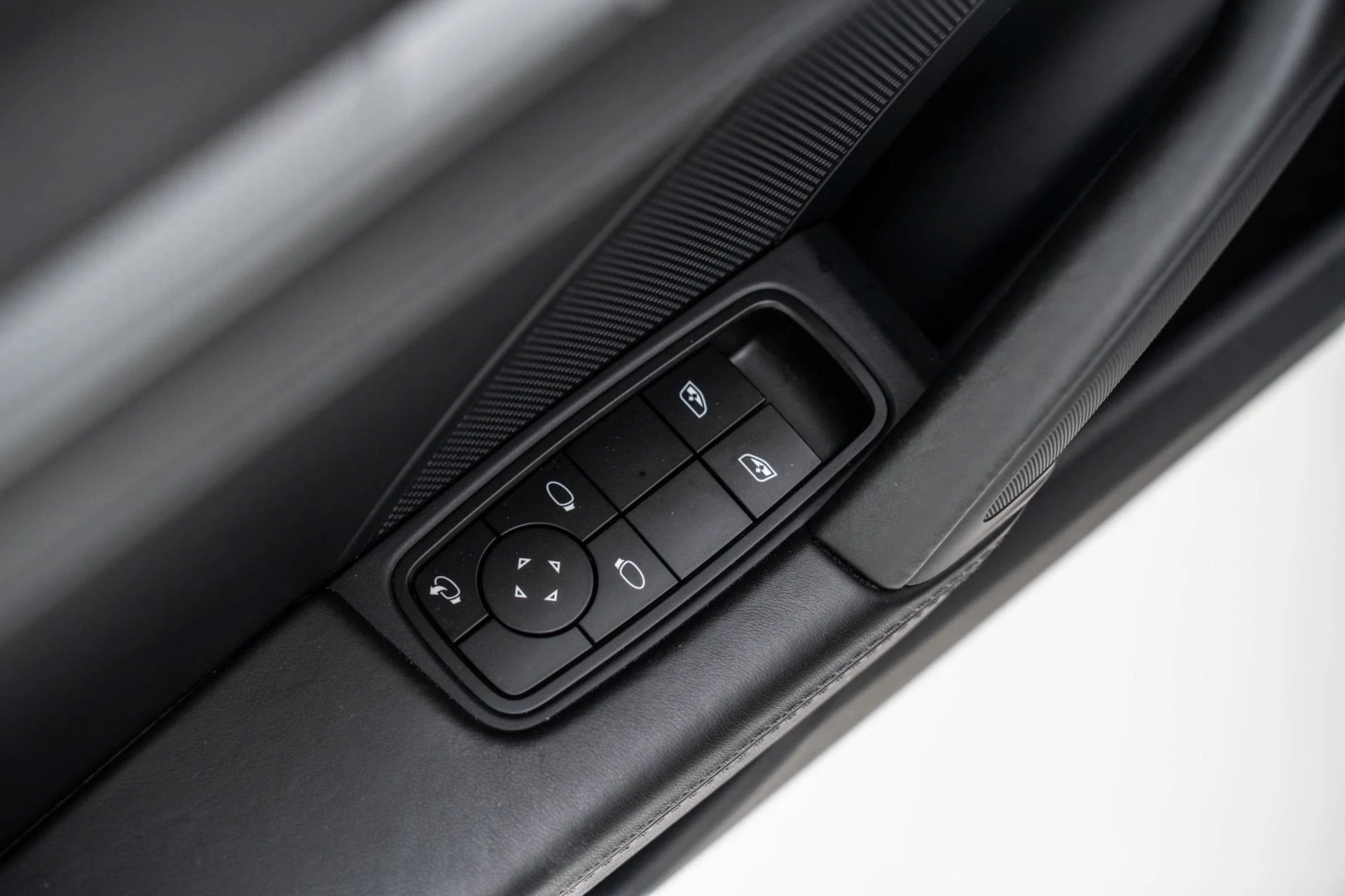 mph028_2926969502_Used_2024_Porsche_911_Carrera_1774628145_7048f8f3ca