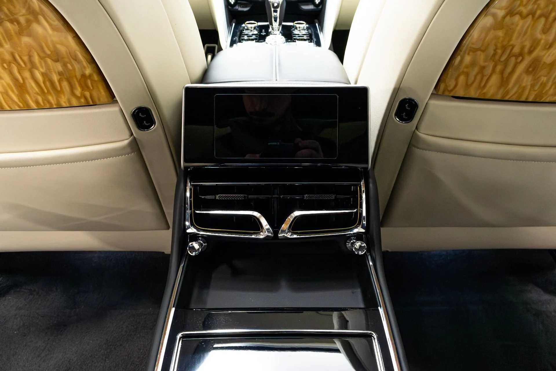 mph028_2928463339_Used_2021_Bentley_Flying_Spur_W12_1772666284_c02dd1f391