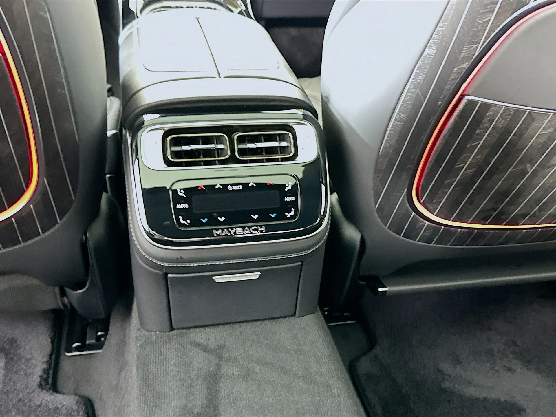 mph028_2933467771_4bde6e952897d247af7047fc5f6f1975x_142caf9aa1