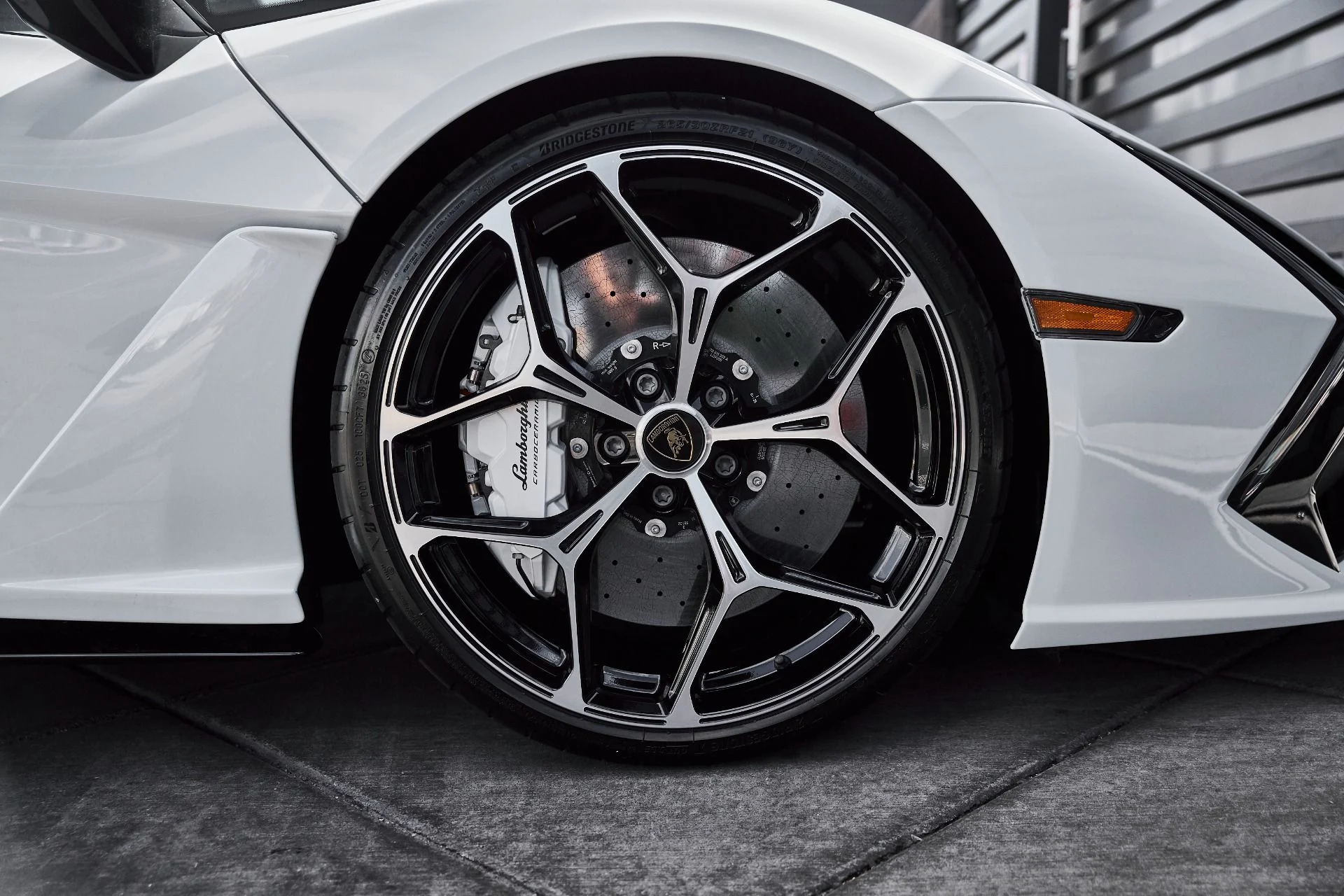 mph028_293713689_Used_2026_Lamborghini_Revuelto_Base_1777078391_f3876fdc34