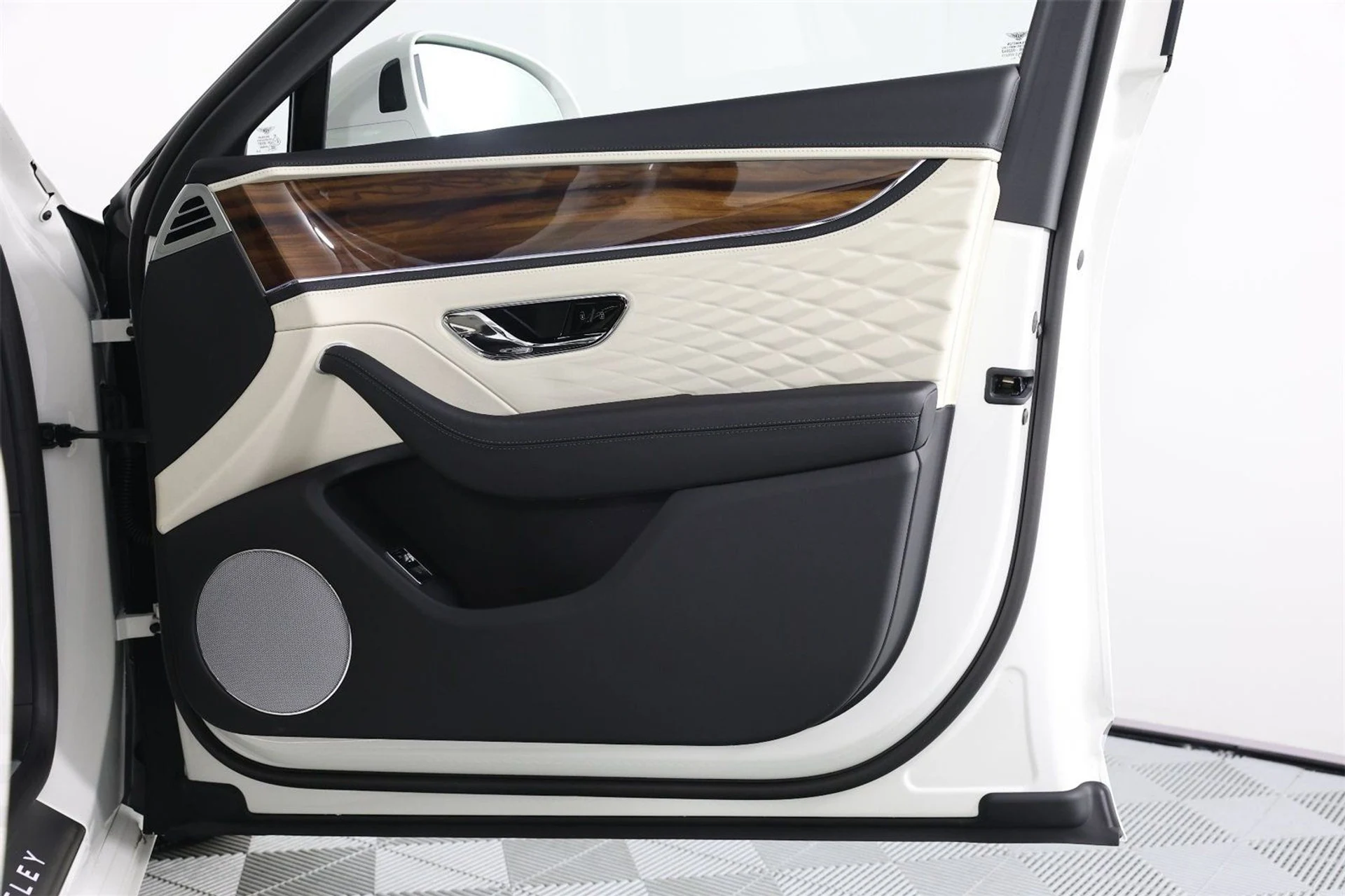 mph028_293914861_747578070c40e2a2b20c7b66359cca7f_79bae6923f