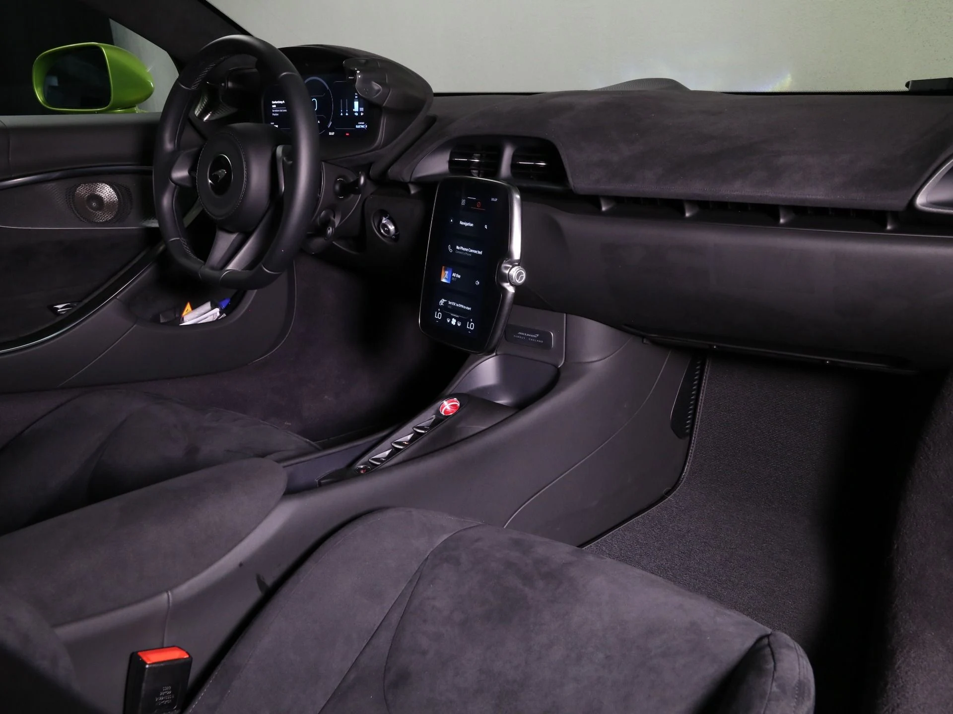 mph028_2939896001_Used_2023_Mc_Laren_Artura_1729490535_b87e6fa955