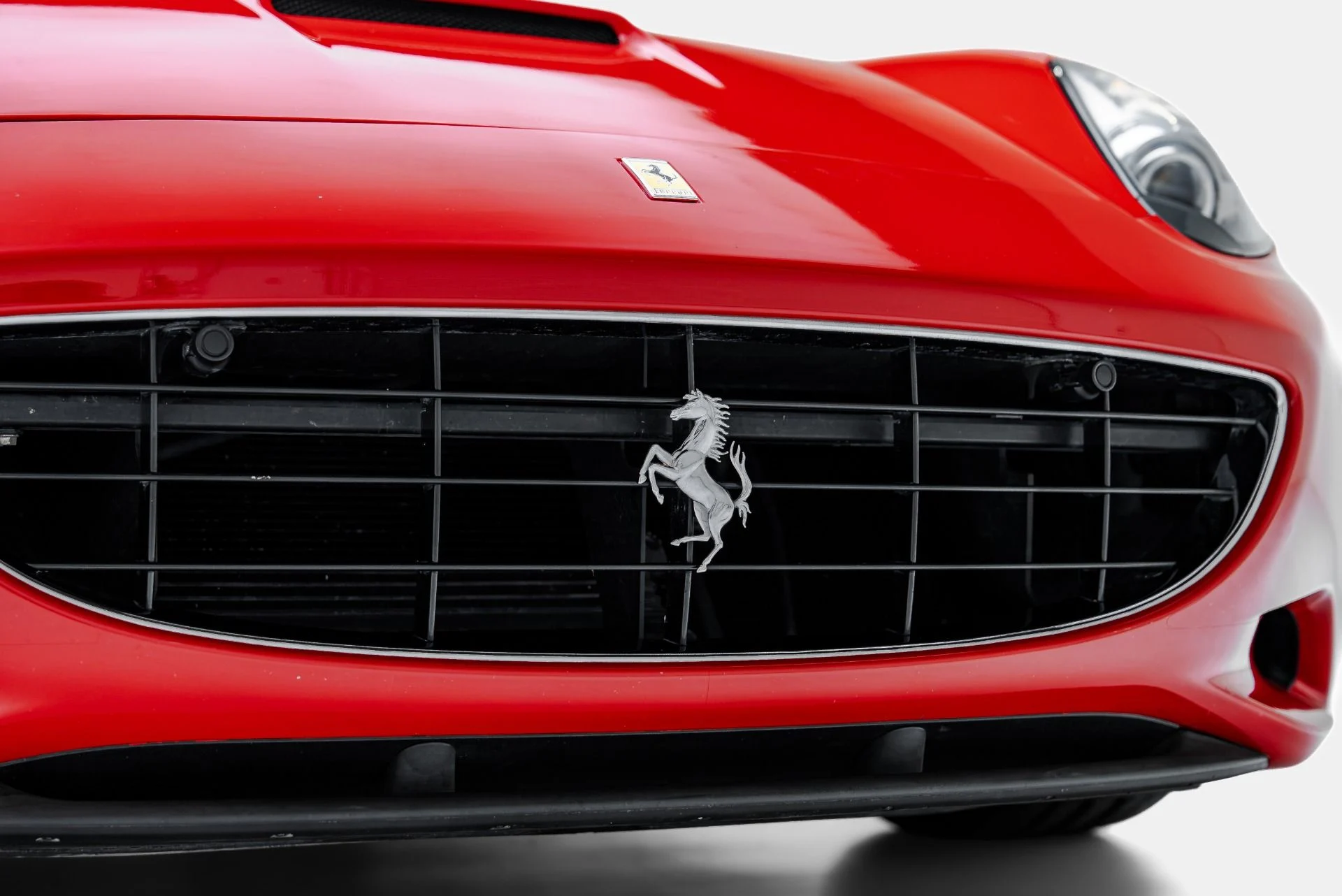 mph028_2940625228_Used_2011_Ferrari_California_1793140875_96a6118751