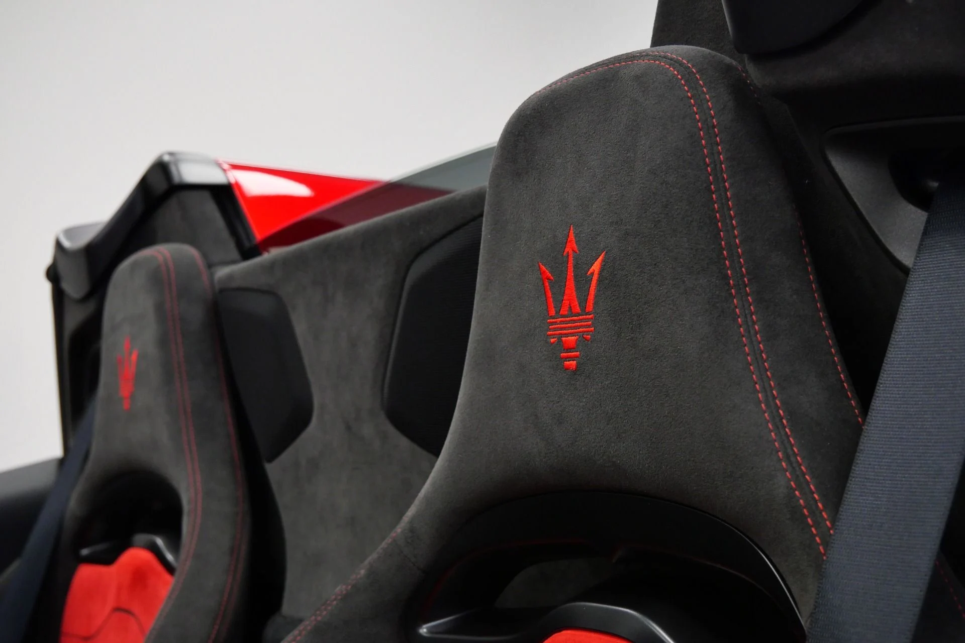 mph028_2944468698_Used_2023_Maserati_MC_20_Cielo_1598_Miles_Carbon_Ceramic_Brakes_Interior_Exterior_Carbon_Packages_1776351220_5167be8bc7