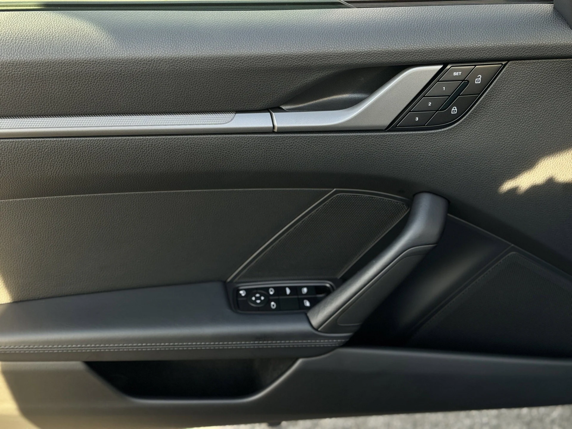 mph028_2946712380_ba40c2ce6567e39ea0b51253e2b485f8x_f48374f8d3