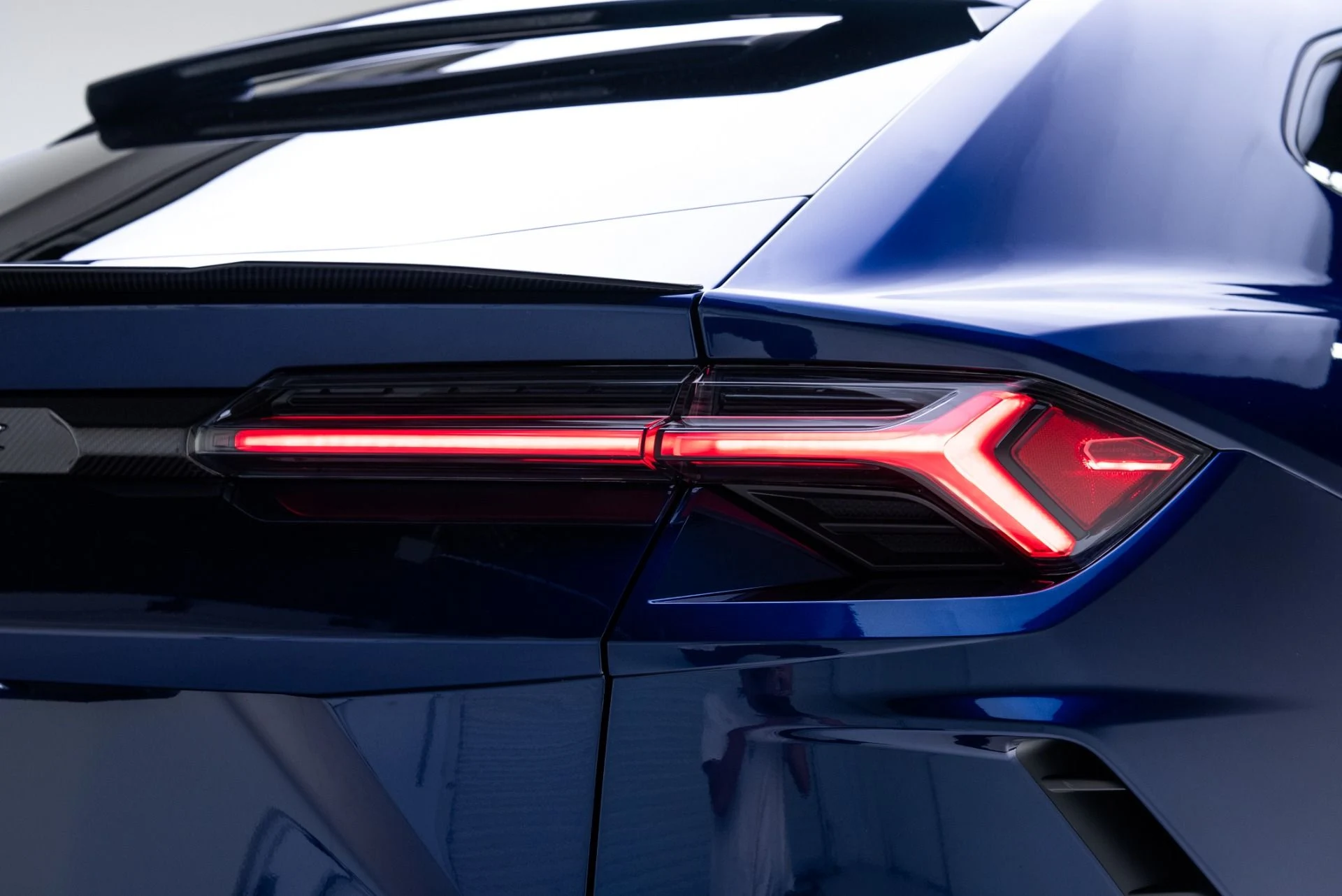 mph028_2953130676_Used_2022_Lamborghini_Urus_1775598124_979b61ca56