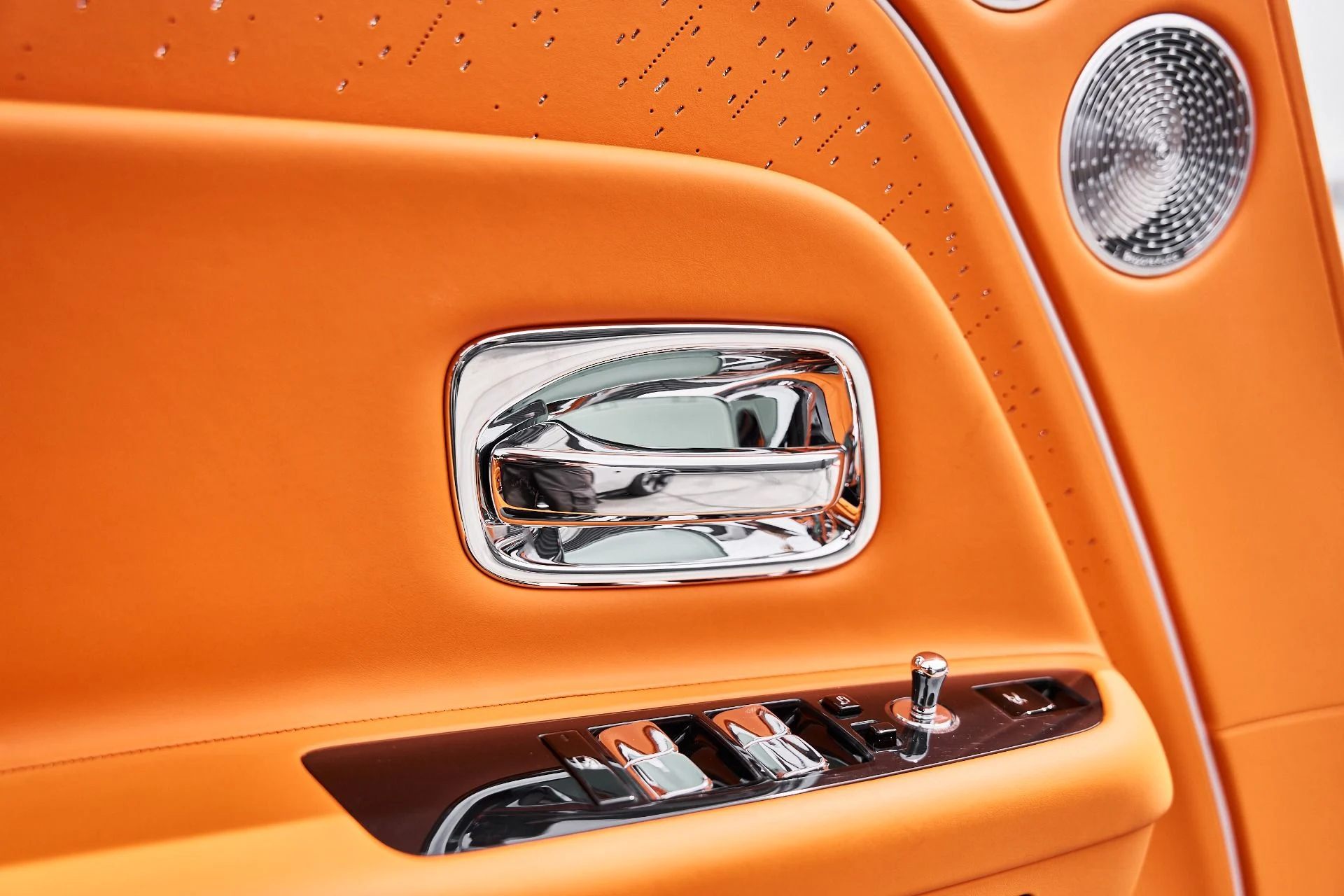 mph028_2975339852_Used_2025_Rolls_Royce_Spectre_Base_1775928265_db44e8961b