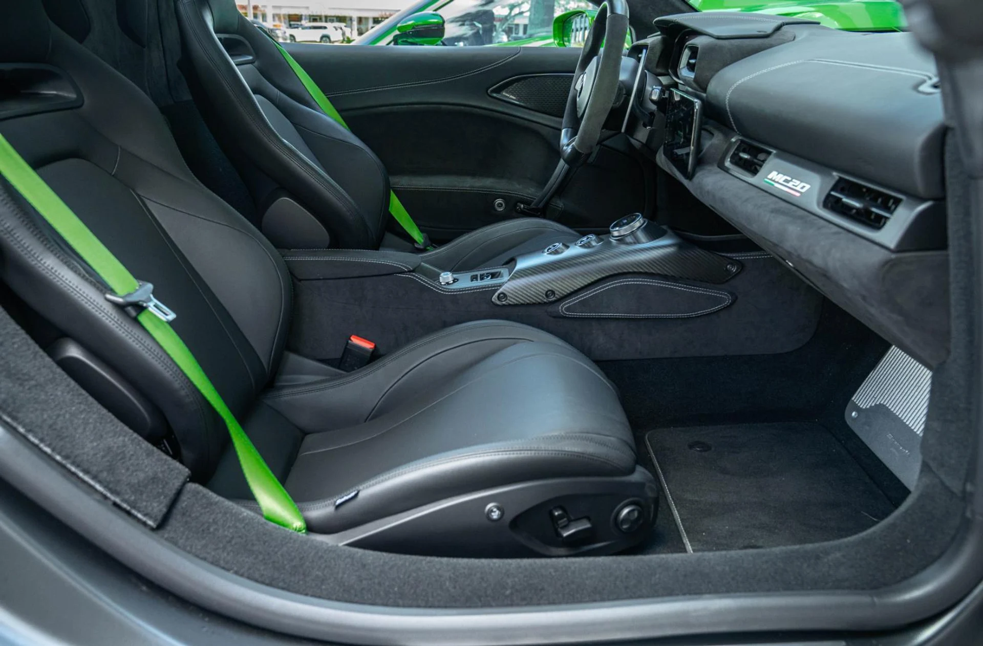 mph028_2976388594_Used_2023_Maserati_MC_20_Cielo_1769250115_46d18378ac