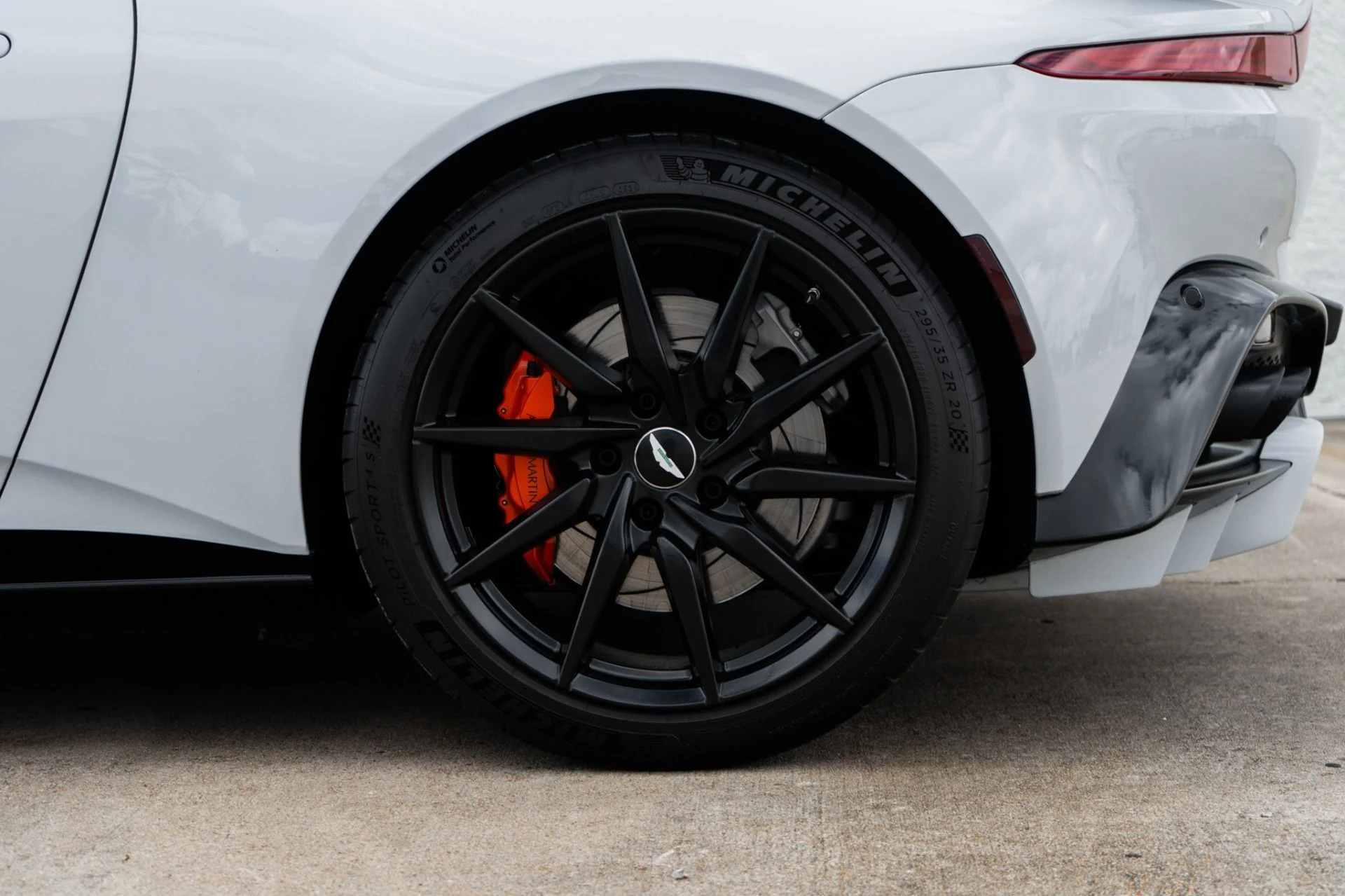 mph028_298220292_Used_2019_Aston_Martin_Vantage_1777043829_0ce8b5393d