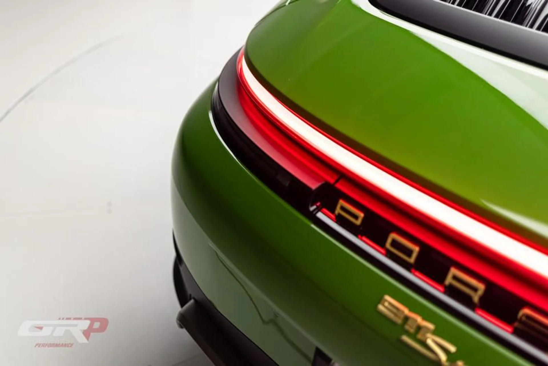 mph028_2989437386_851746_DA_38_BF_42_F9_945_F_5729_A43_AD_8_DE_47a5ea631b