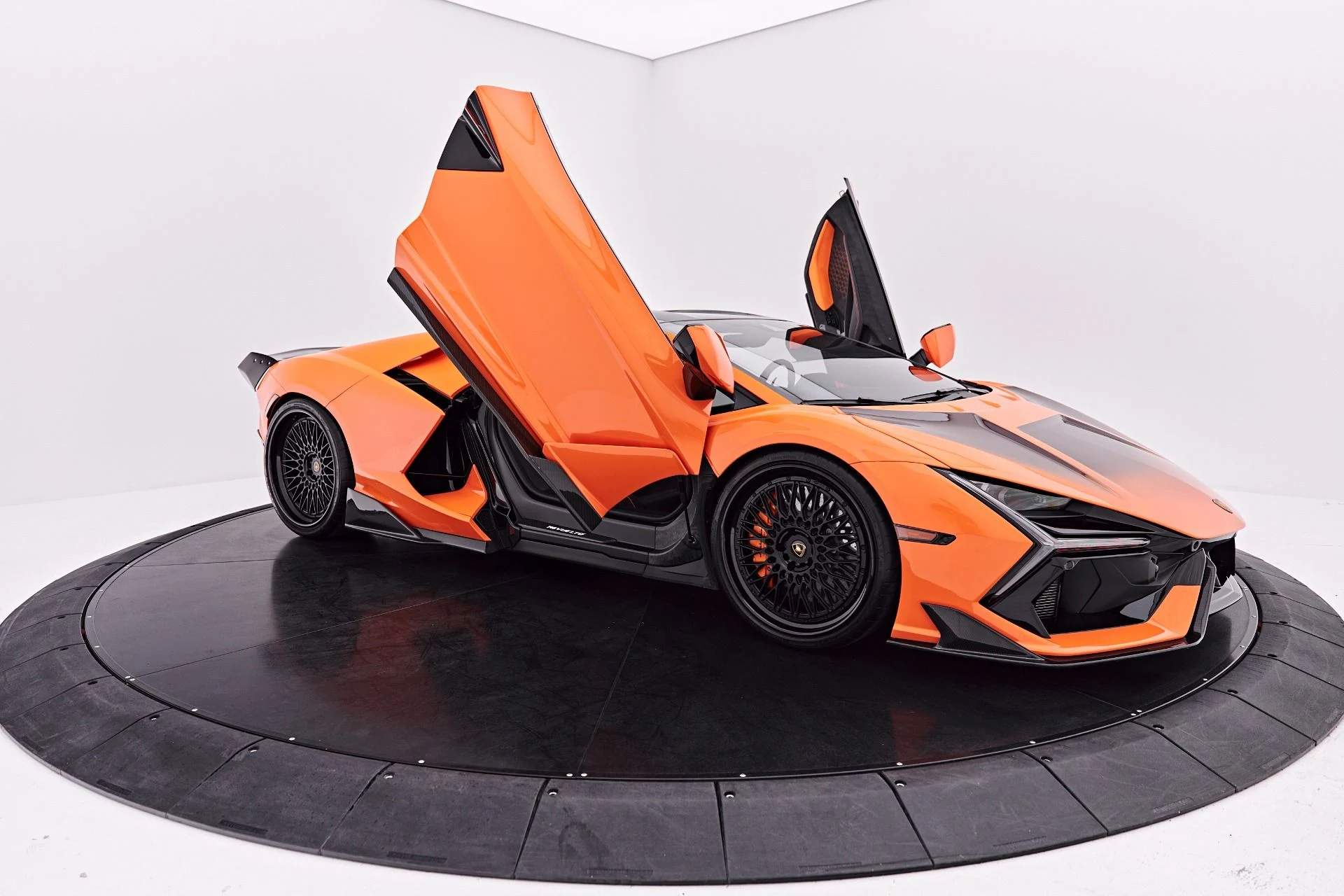 mph028_2990608485_Used_2025_Lamborghini_Revuelto_Base_1786151782_a1eeff9814