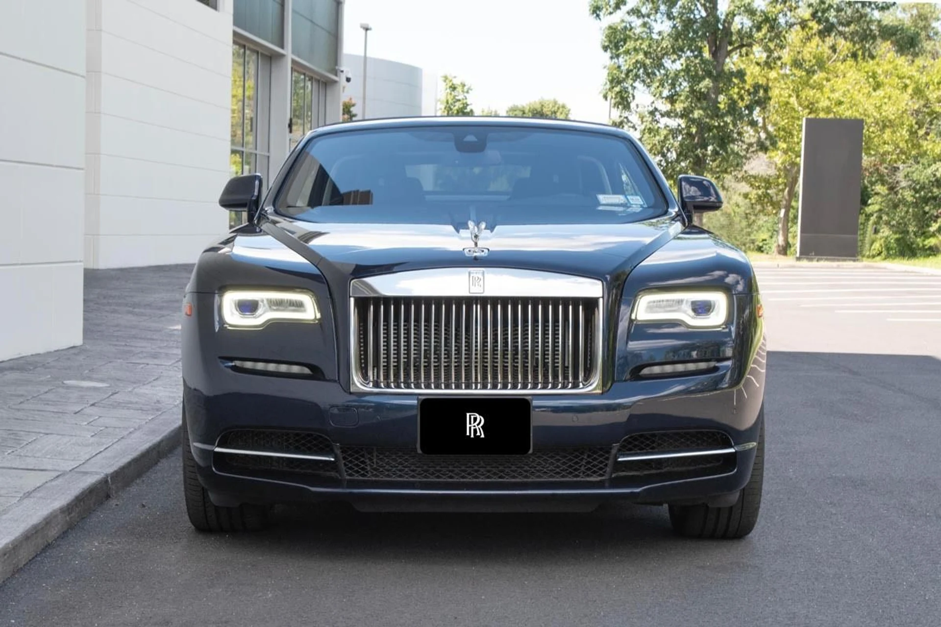 mph028_3005736011_Used_2018_Rolls_Royce_Dawn_1724424389_72675cff26