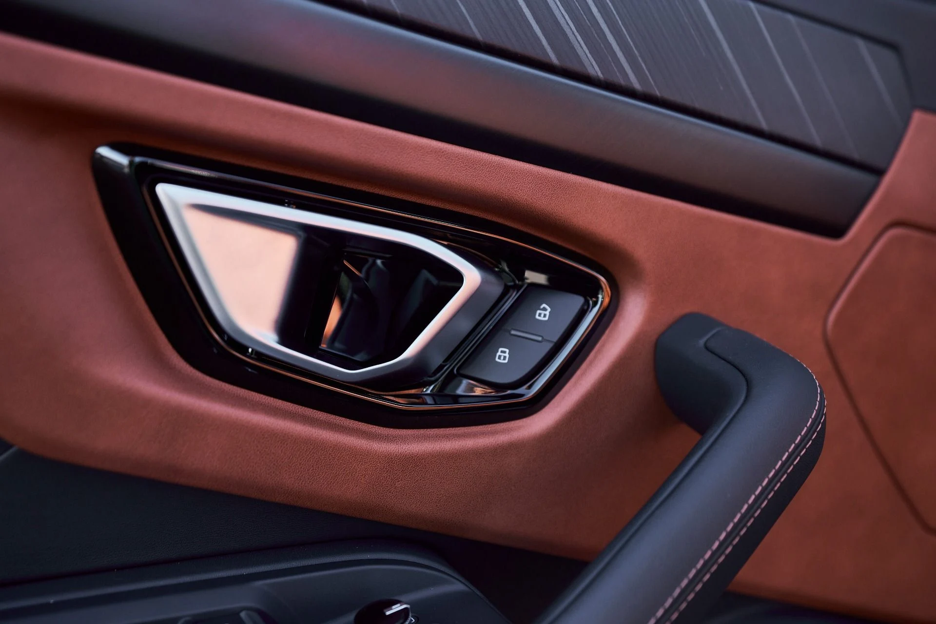 mph028_3008480420_Used_2022_Lamborghini_Urus_1764710449_544a51e85f