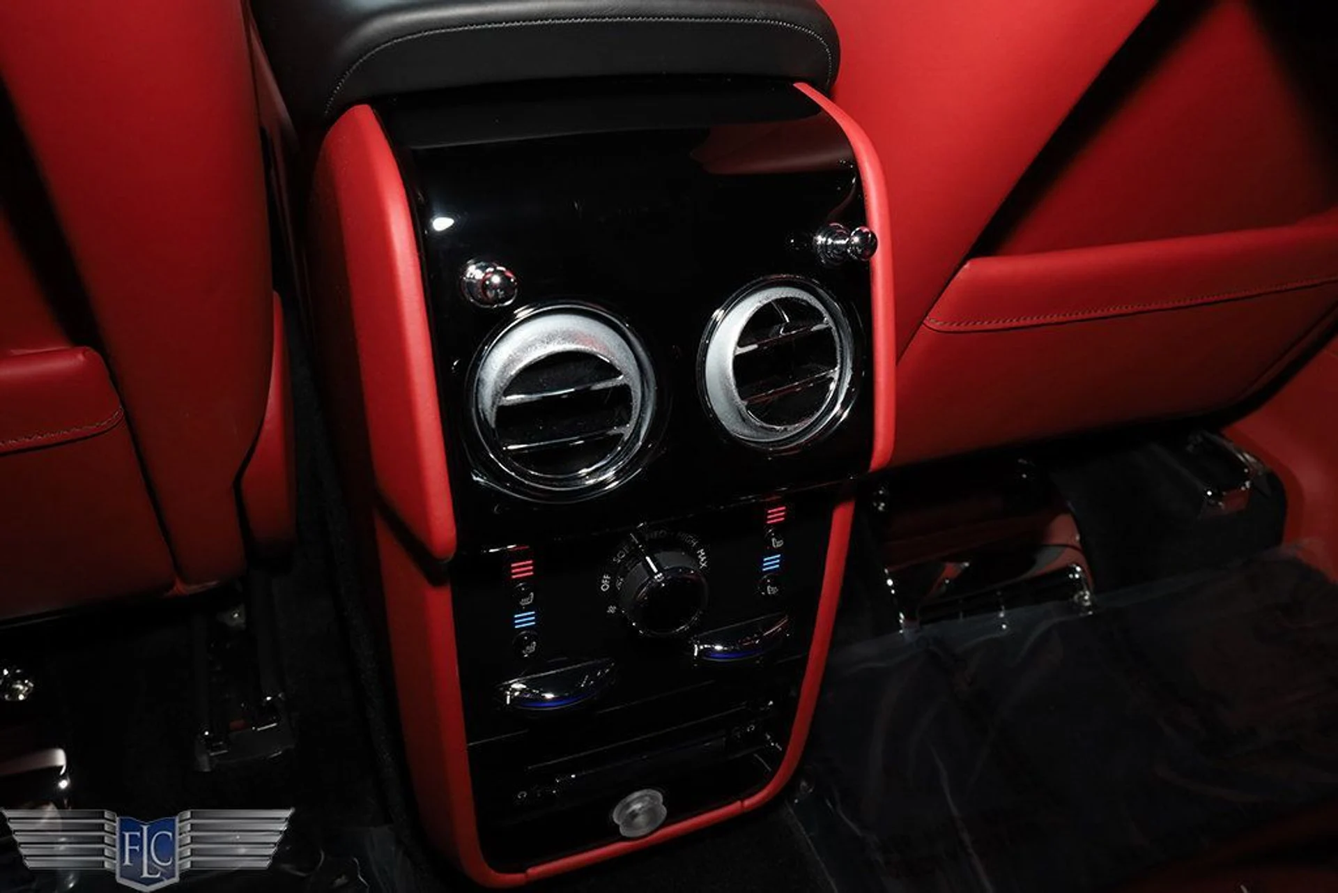 mph028_3014729106_used_2019_rolls_royce_cullinan_sportutility_6305_22963693_29_1024_2a6a0f02ce