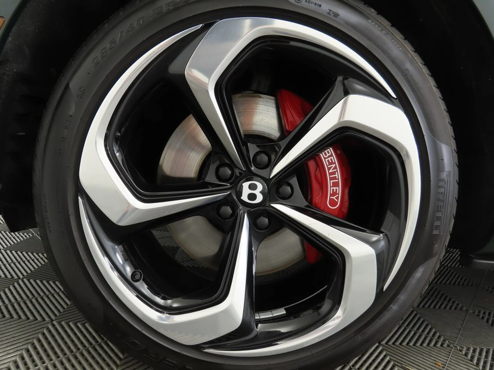 mph028_3026779108_used_2025_bentley_bentayga_v8awd_8119_22891854_30_1024_5f6a0a38c6