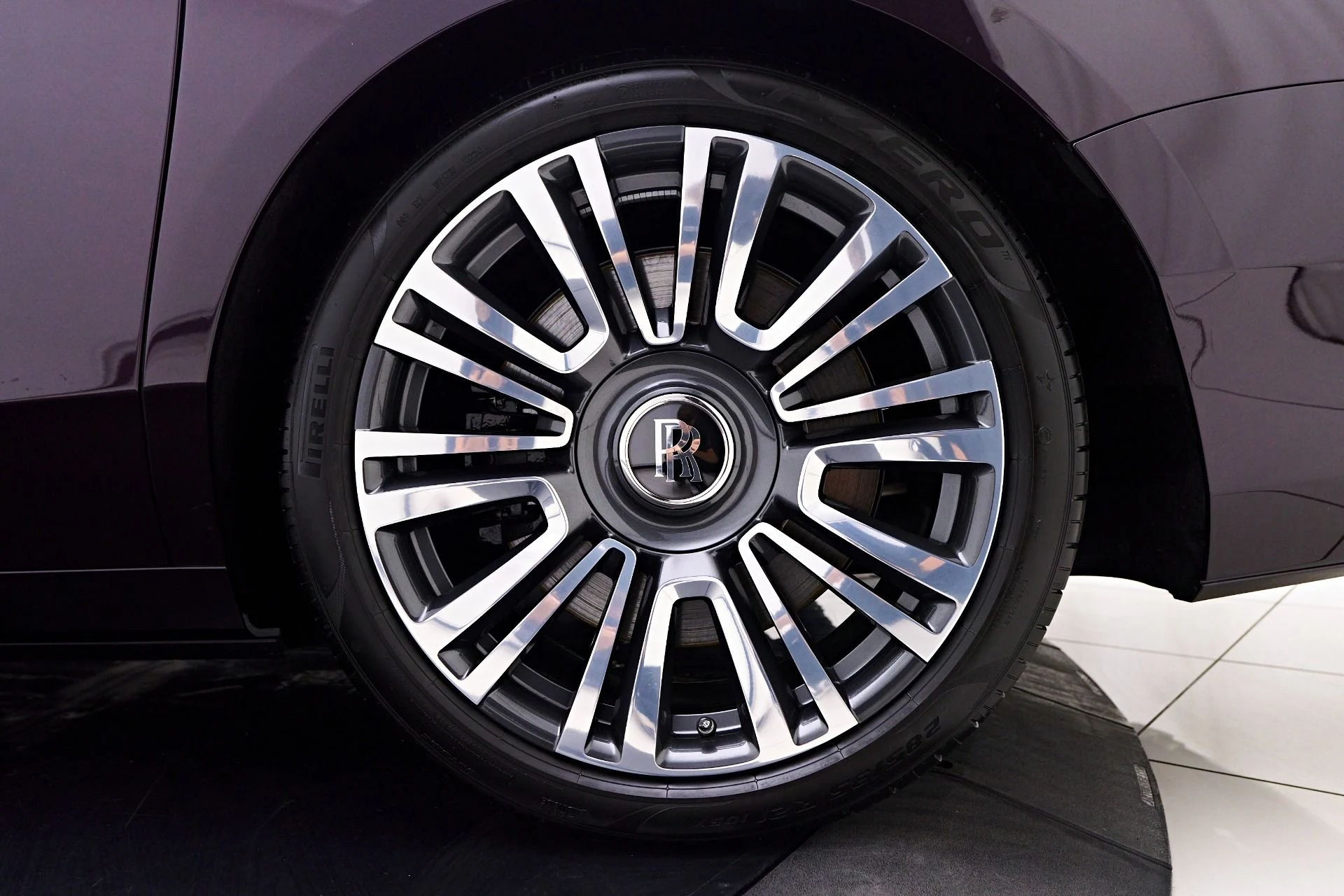 mph028_3032598937_Used_2024_Rolls_Royce_Ghost_Base_1752169894_160ec881b0