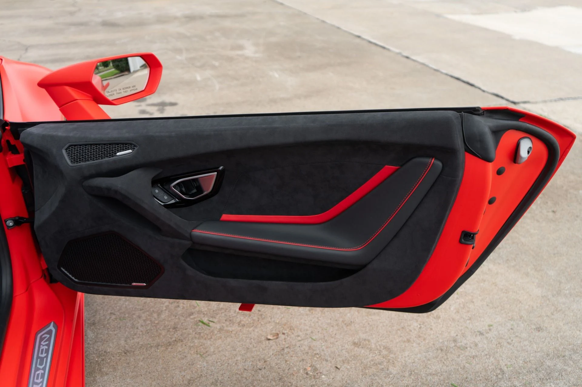 mph028_3046208766_Used_2023_Lamborghini_Huracan_Tecnica_1776704544_e8d7e4787f