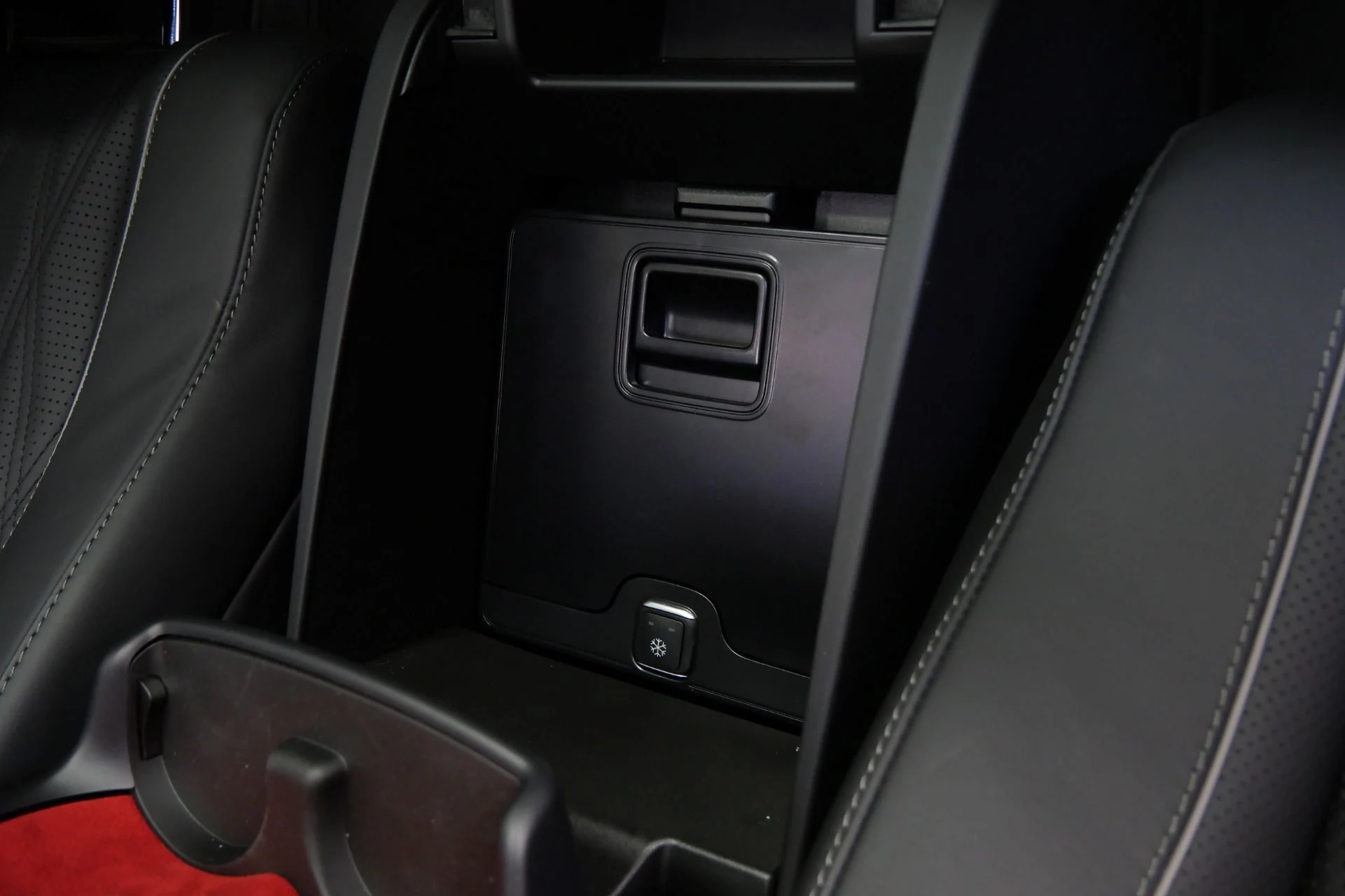 mph028_3047957212_Used_2025_Mercedes_Benz_Maybach_GLS_600_4_MATIC_Monoblock_Wheels_4_Seat_Configuration_Rear_Entertainment_1776793710_81654df880