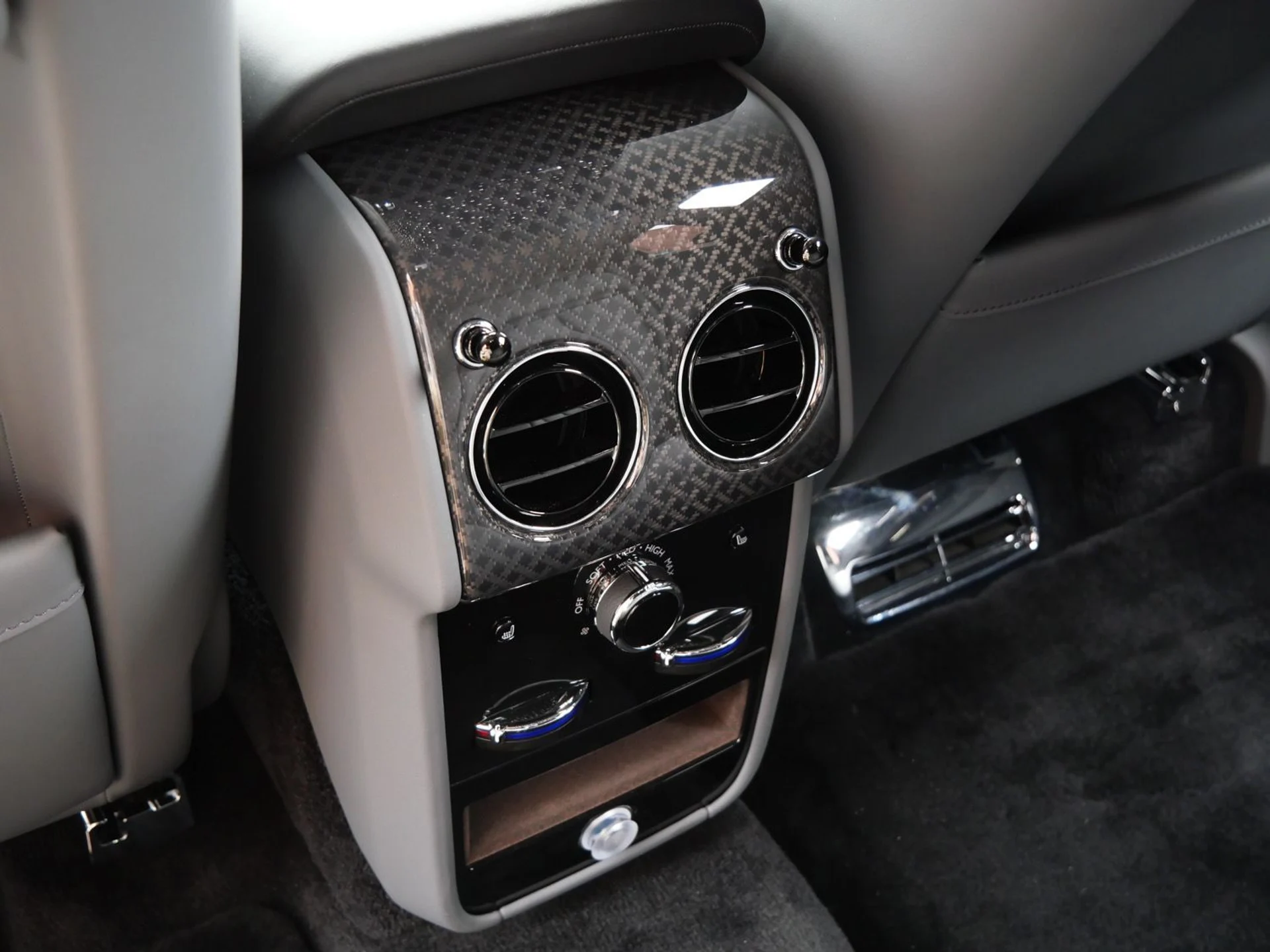 mph028_3051586860_356ee625ddd2823e713ffe785c101713x_110e738e7f