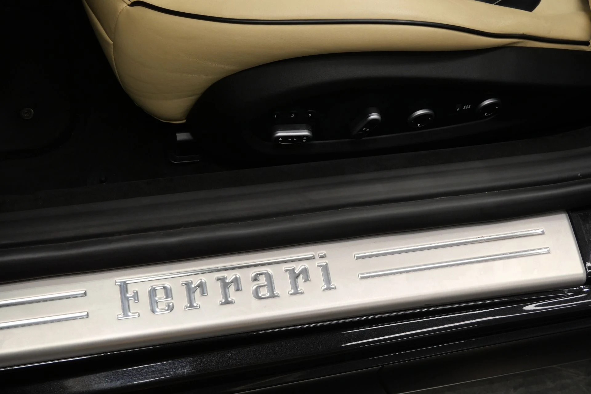mph028_3056942583_Used_2015_Ferrari_California_T_Diamond_Quilted_Seats_Carbon_Fiber_Driving_Zone_1780071099_6a832b503d