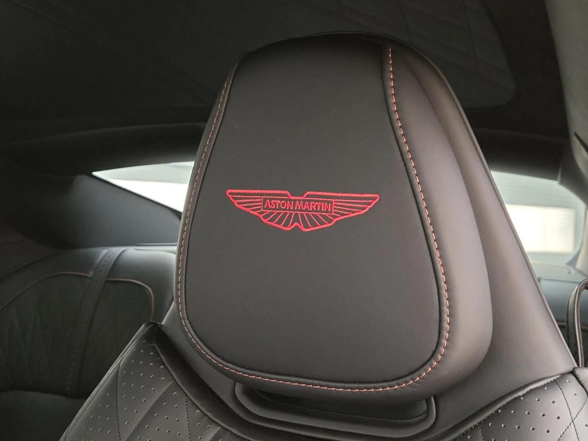 mph028_3060113498_Used_2024_Aston_Martin_DB_12_1753163995_80dd2f4c64