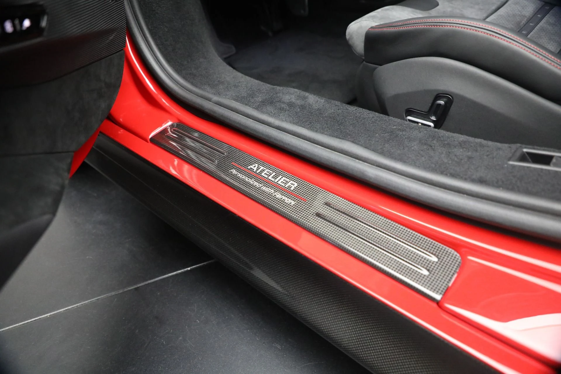 mph028_3064496336_Used_2023_Ferrari_SF_90_Stradale_1787320276_d2fbf9ce60
