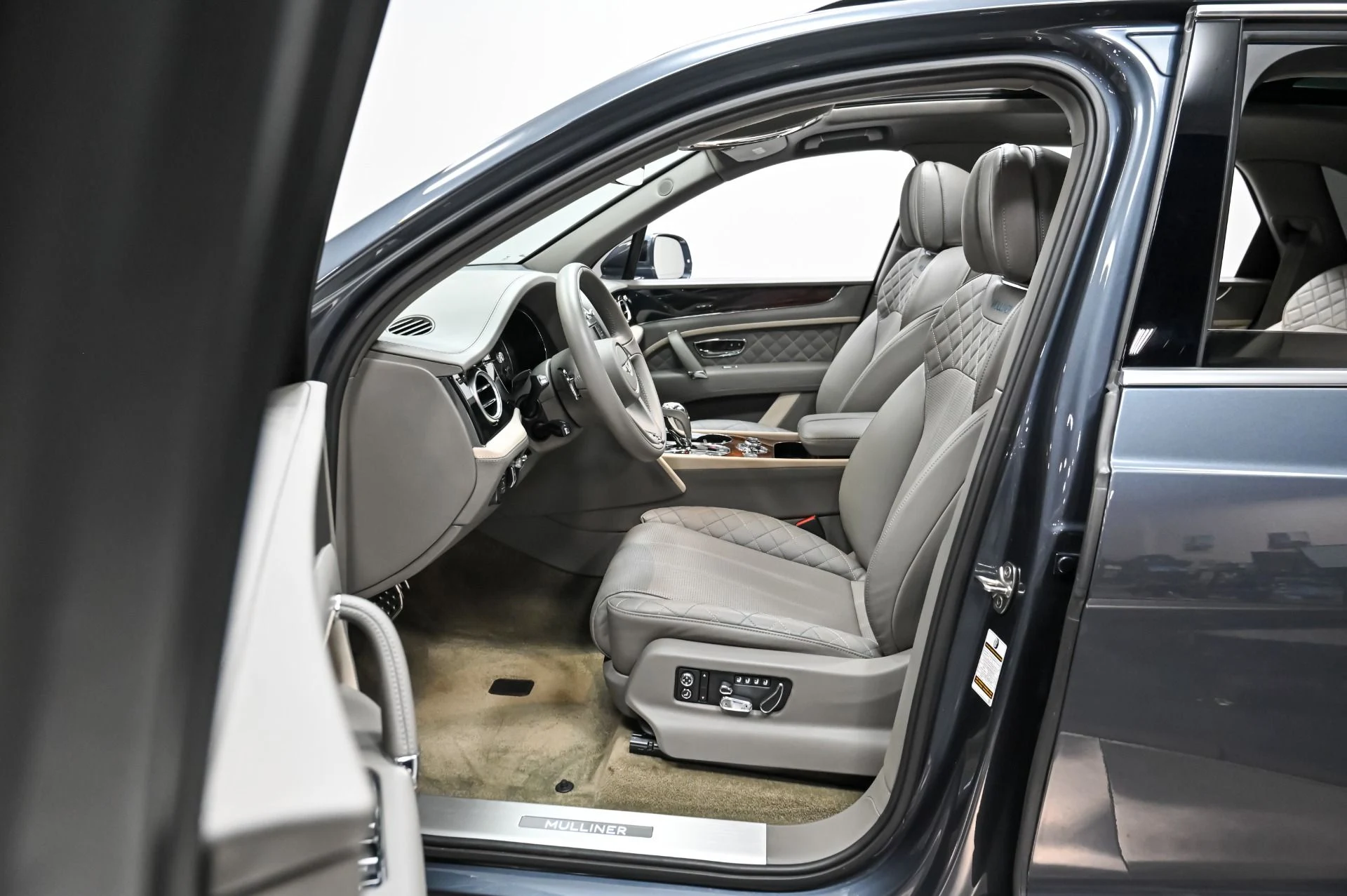 mph028_3070433966_Used_2018_Bentley_Bentayga_Mulliner_1757711699_2682bd63f3