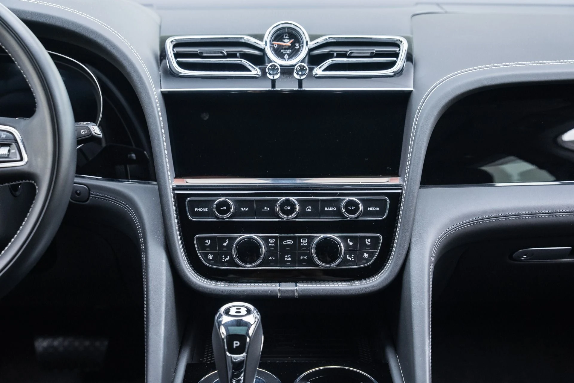 mph028_3071718116_Used_2024_Bentley_Bentayga_V8_1765306977_d1998e9b3a