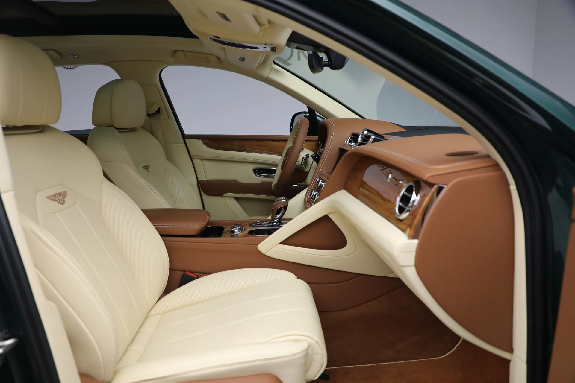 mph028_307238205_Used_2023_Bentley_Bentayga_V8_9a315547db