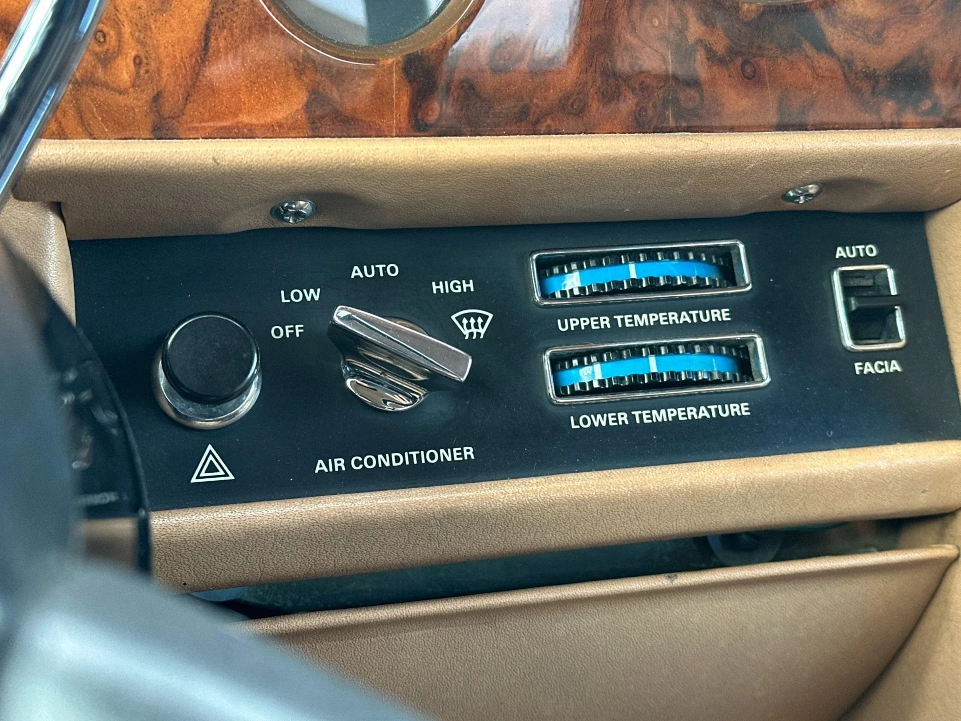 mph028_3082289600_Used_1986_Rolls_Royce_Corniche_1760538311_de01901823