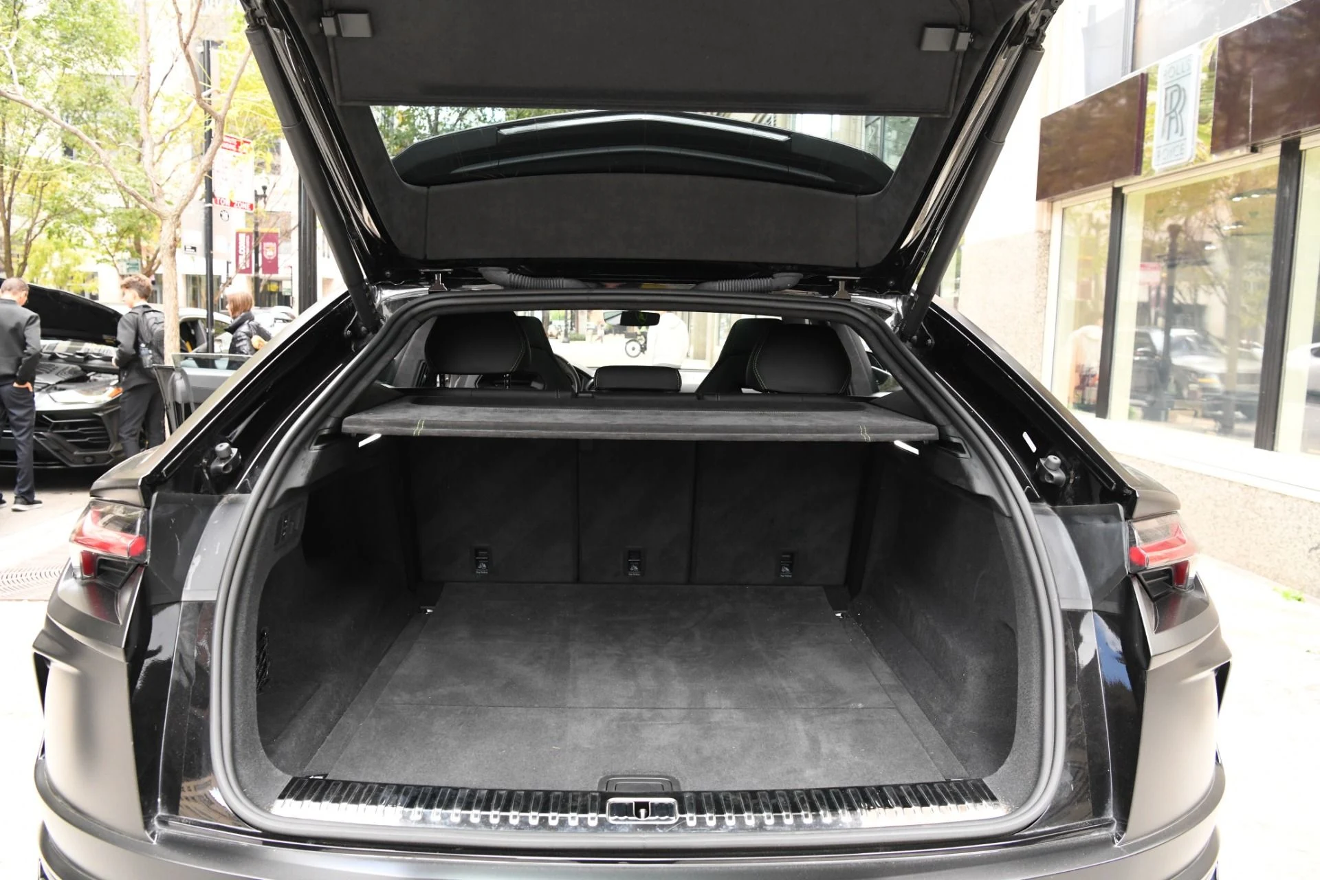 mph028_3083059341_Used_2021_Lamborghini_Urus_1762030191_5b7c2475d7