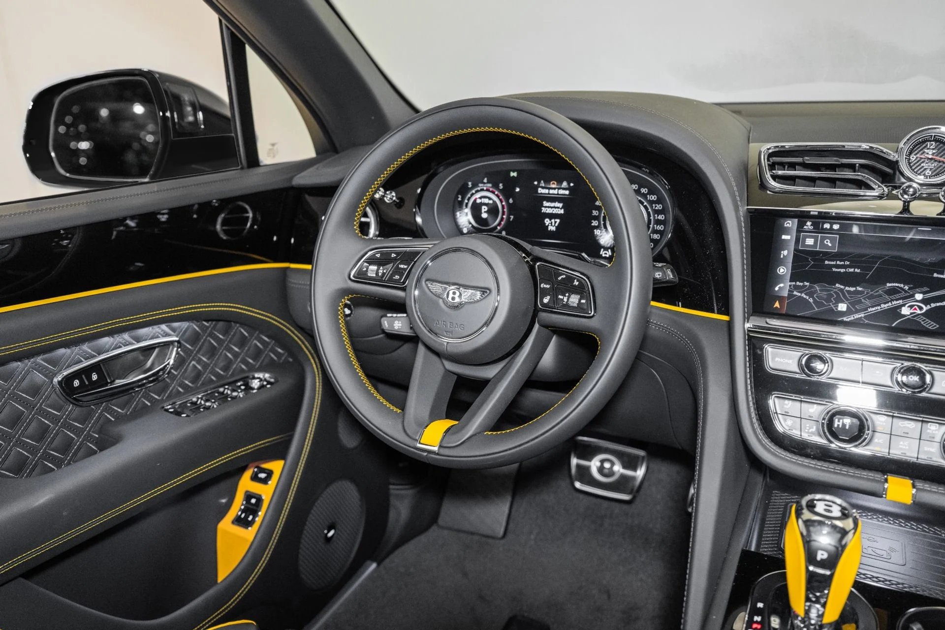 mph028_3084169578_Used_2024_Bentley_Bentayga_Azure_V8_1758720540_3c959a92ee