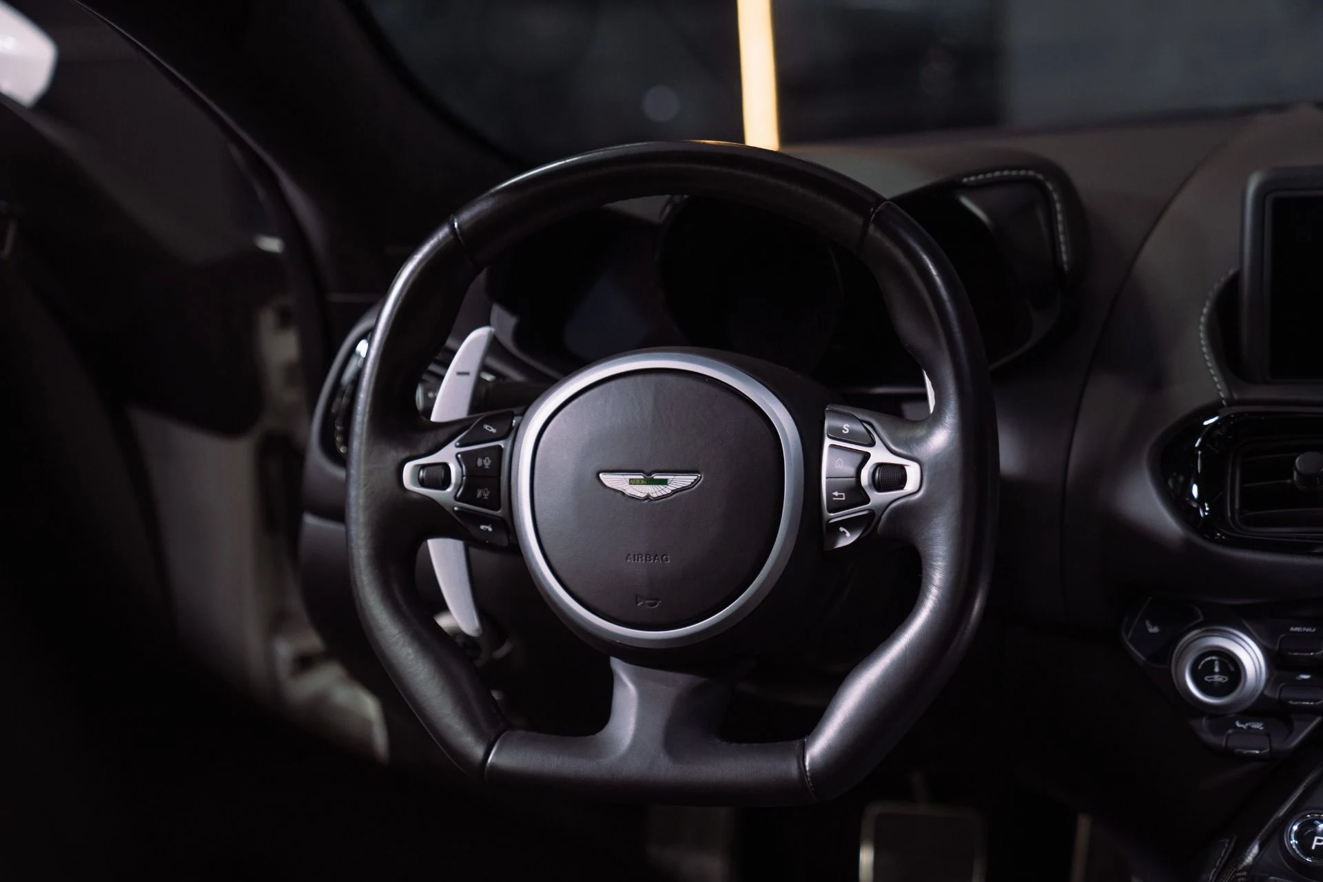 mph028_3094574684_Used_2019_Aston_Martin_Vantage_1792797785_605fb40474