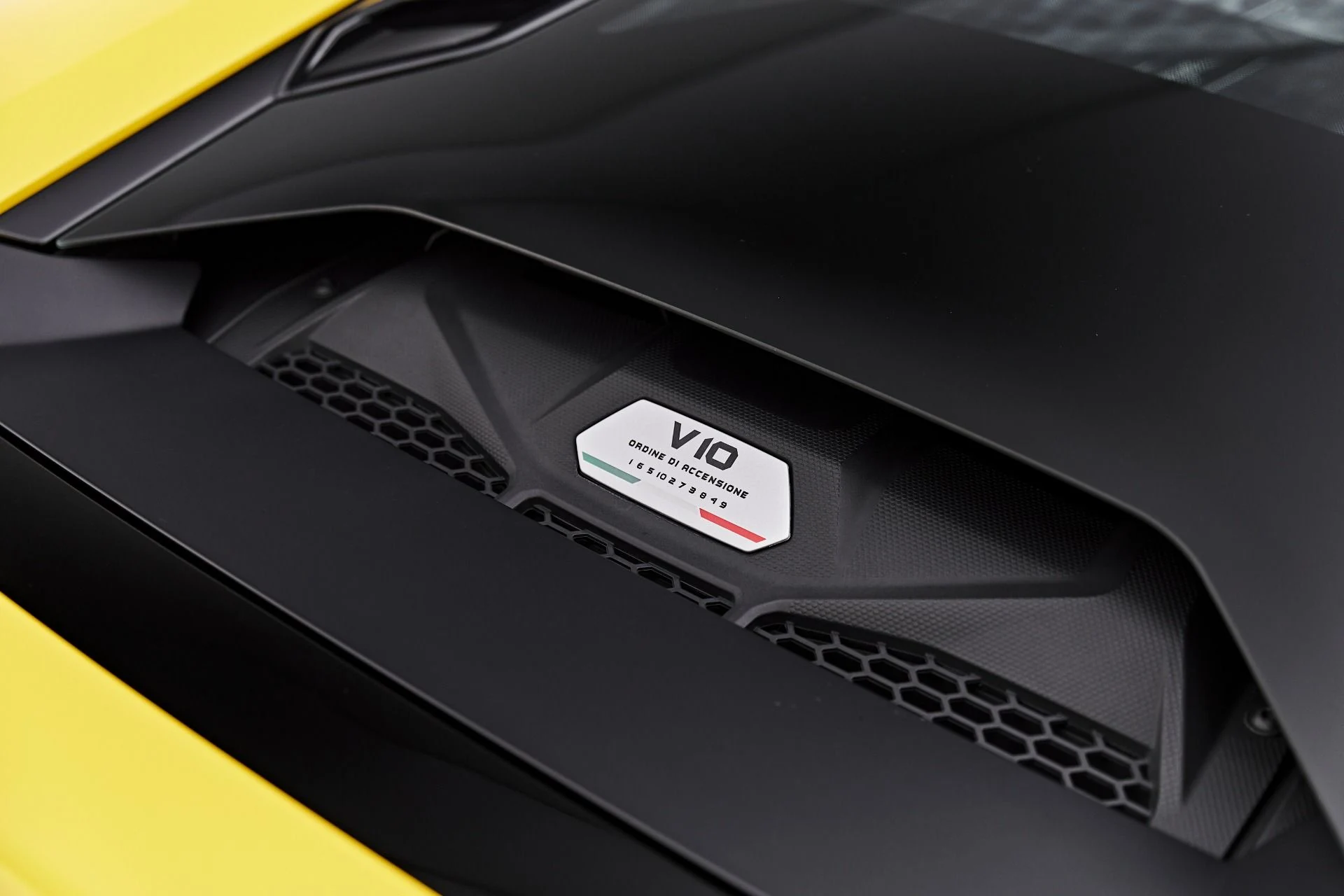 mph028_3100919797_Used_2022_Lamborghini_Huracan_EVO_Base_1787357837_6db840da0e