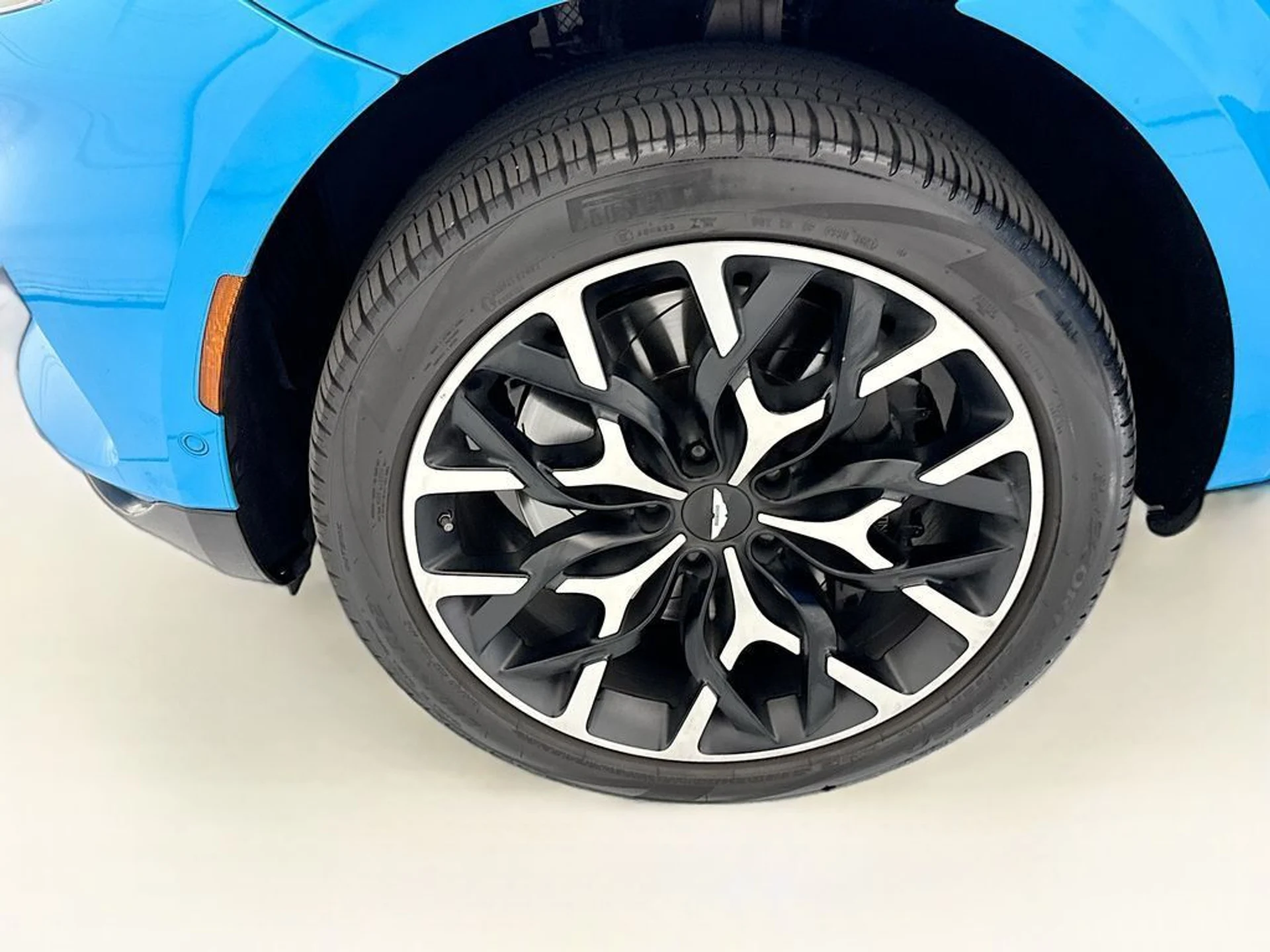 mph028_3101484114_used_2022_aston_martin_dbx_awd_8119_23003942_29_1024_2d4f62c52f