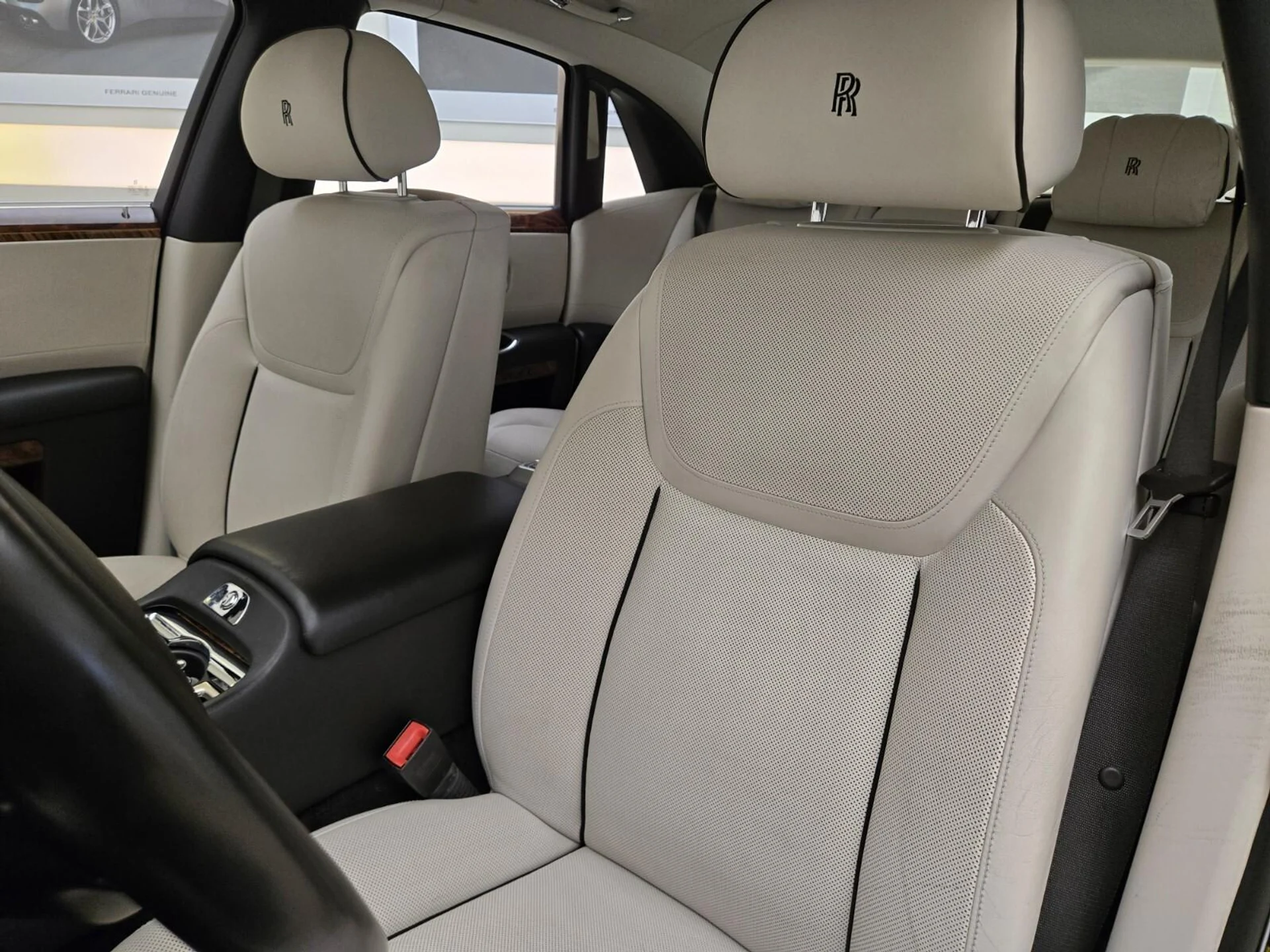 mph028_3105314040_Used_2017_Rolls_Royce_Ghost_1773381594_0b7638ab78