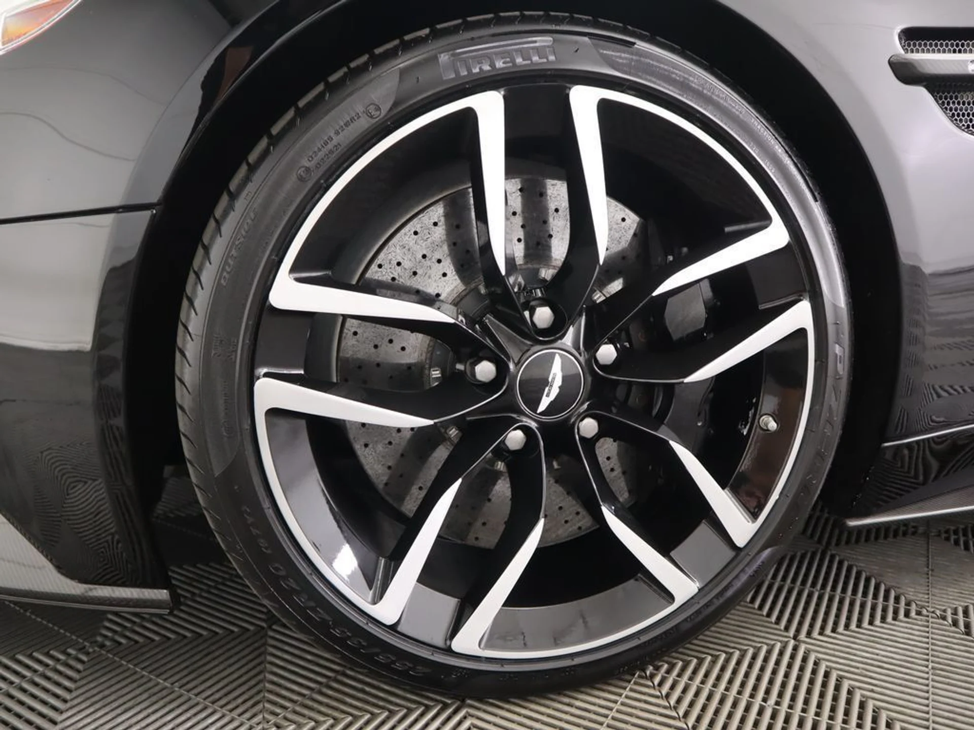 mph028_3109301720_used_2015_aston_martin_vanquish_2drcoupe_8119_22944423_29_1024_8088ad8a77