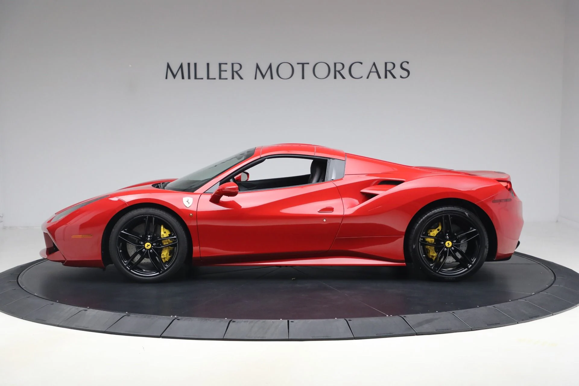 mph028_31133027_Used_2019_Ferrari_488_Spider_1792598381_e77af56127