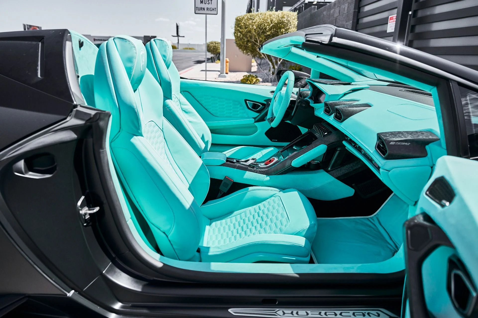 mph028_3115793327_Used_2022_Lamborghini_Huracan_EVO_Base_1779498760_656fb8f3c3
