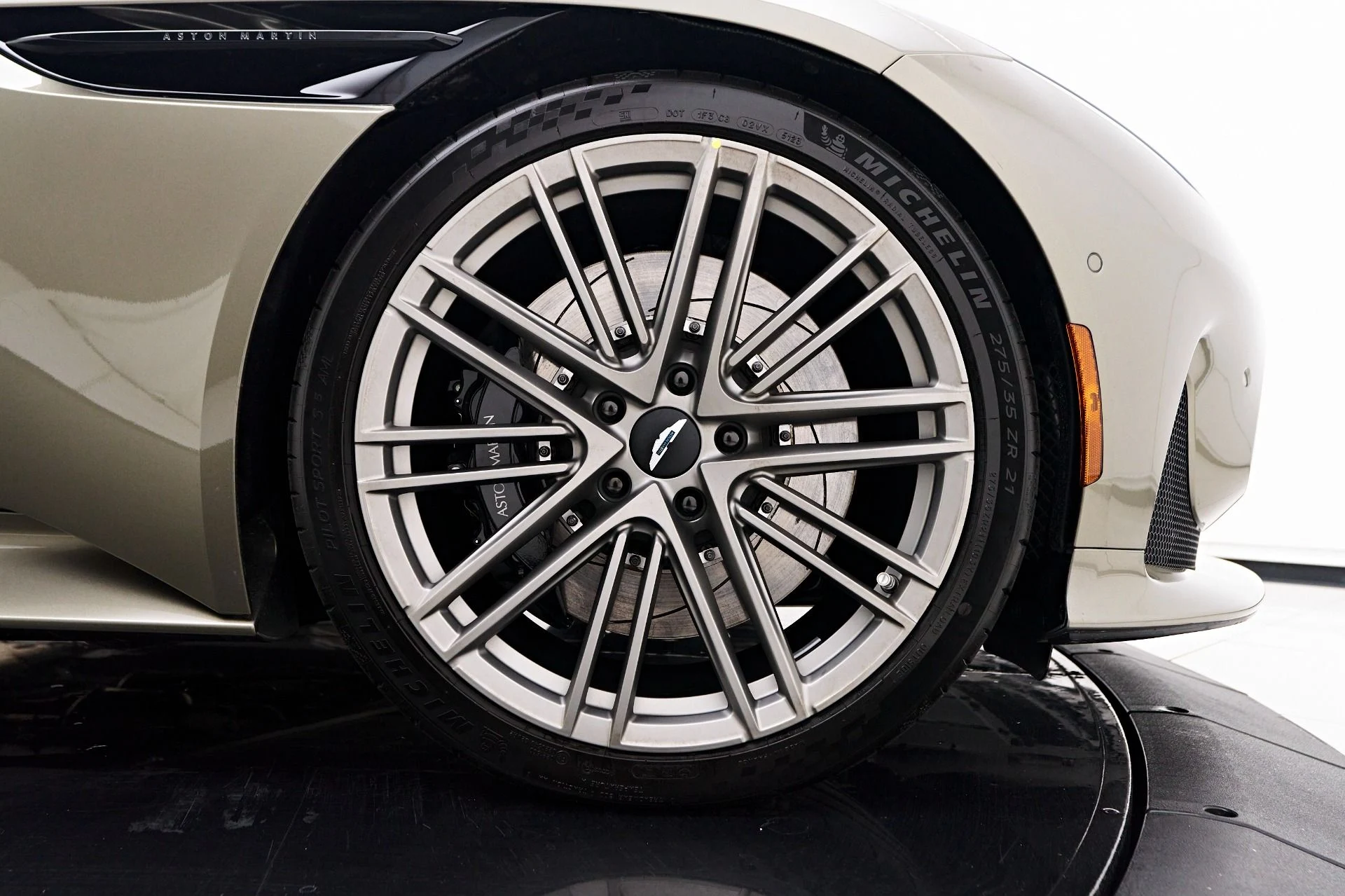 mph028_3117363964_Used_2024_Aston_Martin_DB_12_Volante_1731606794_0fbf391a4f