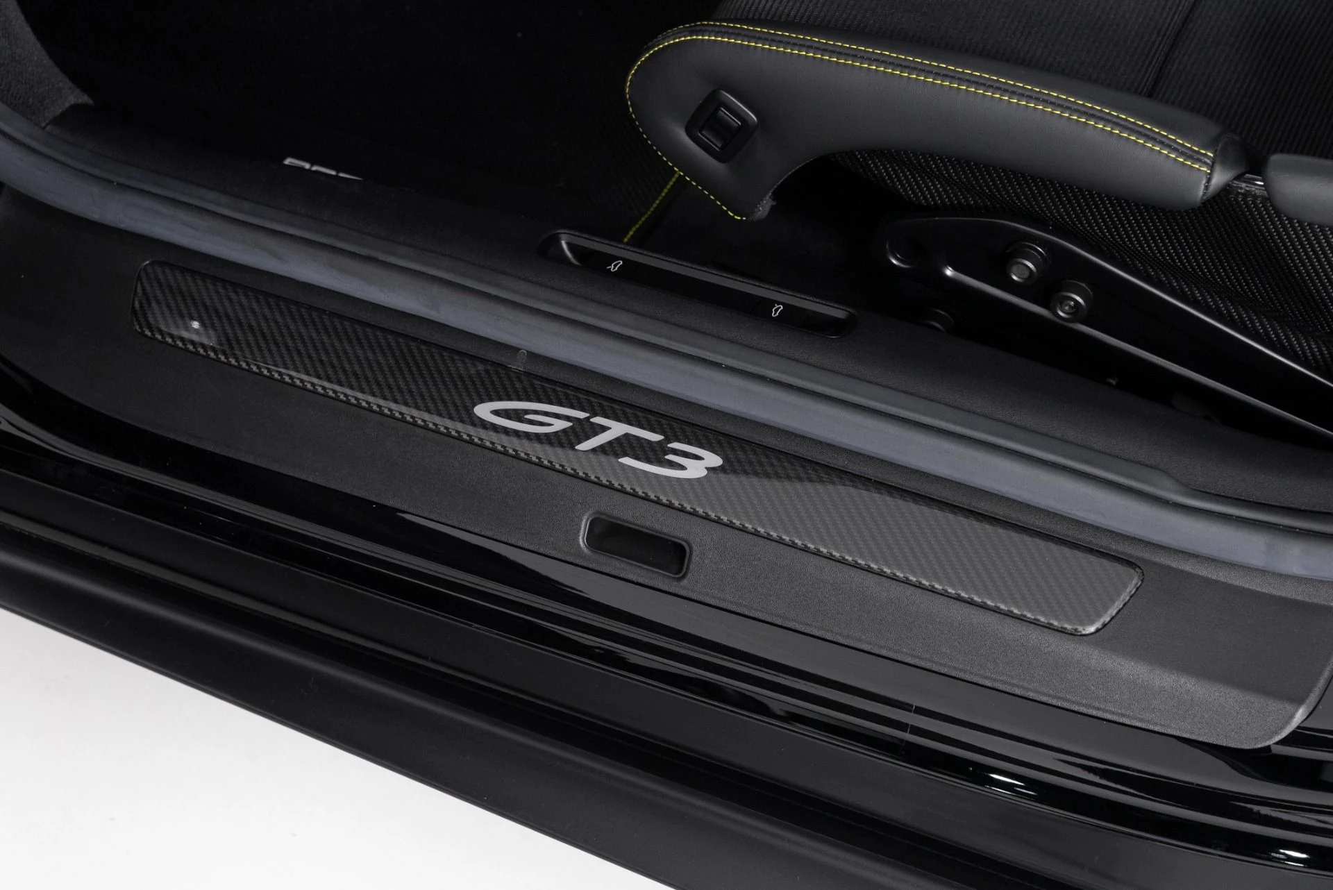 mph028_3123945478_Used_2024_Porsche_911_GT_3_Touring_1750205322_ad7c3487a3