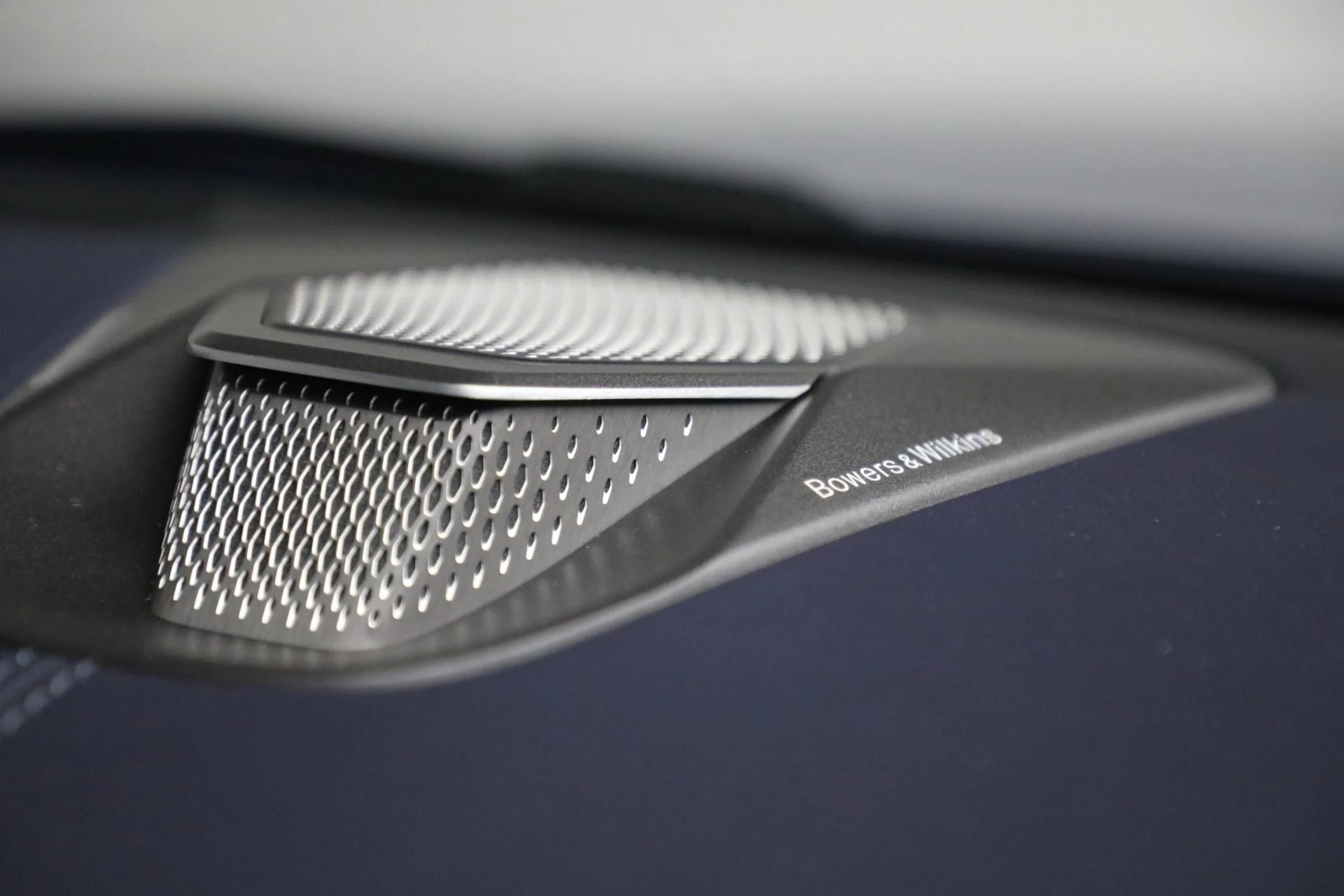 mph028_3126806909_New_2025_Aston_Martin_Vanquish_1735676879_4c1d06947c