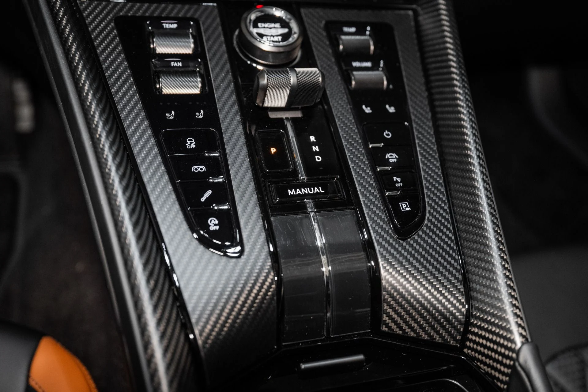 mph028_3131903056_Used_2025_Aston_Martin_DB_12_Coupe_1742566094_6041252c9b