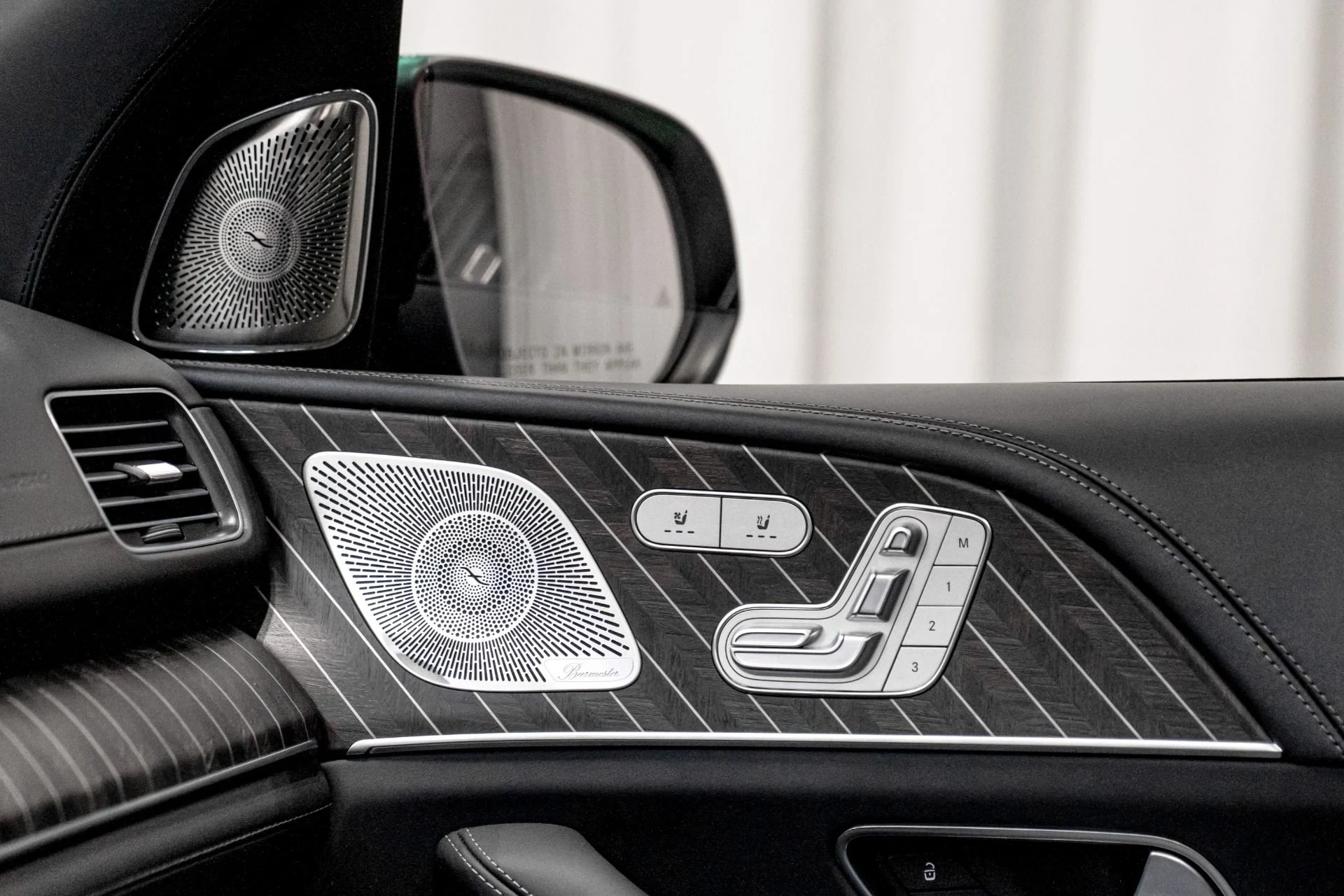 mph028_3141054846_Used_2025_Mercedes_Benz_Mercedes_Maybach_GLS_600_4_MATIC_1762198901_f89eac8f48