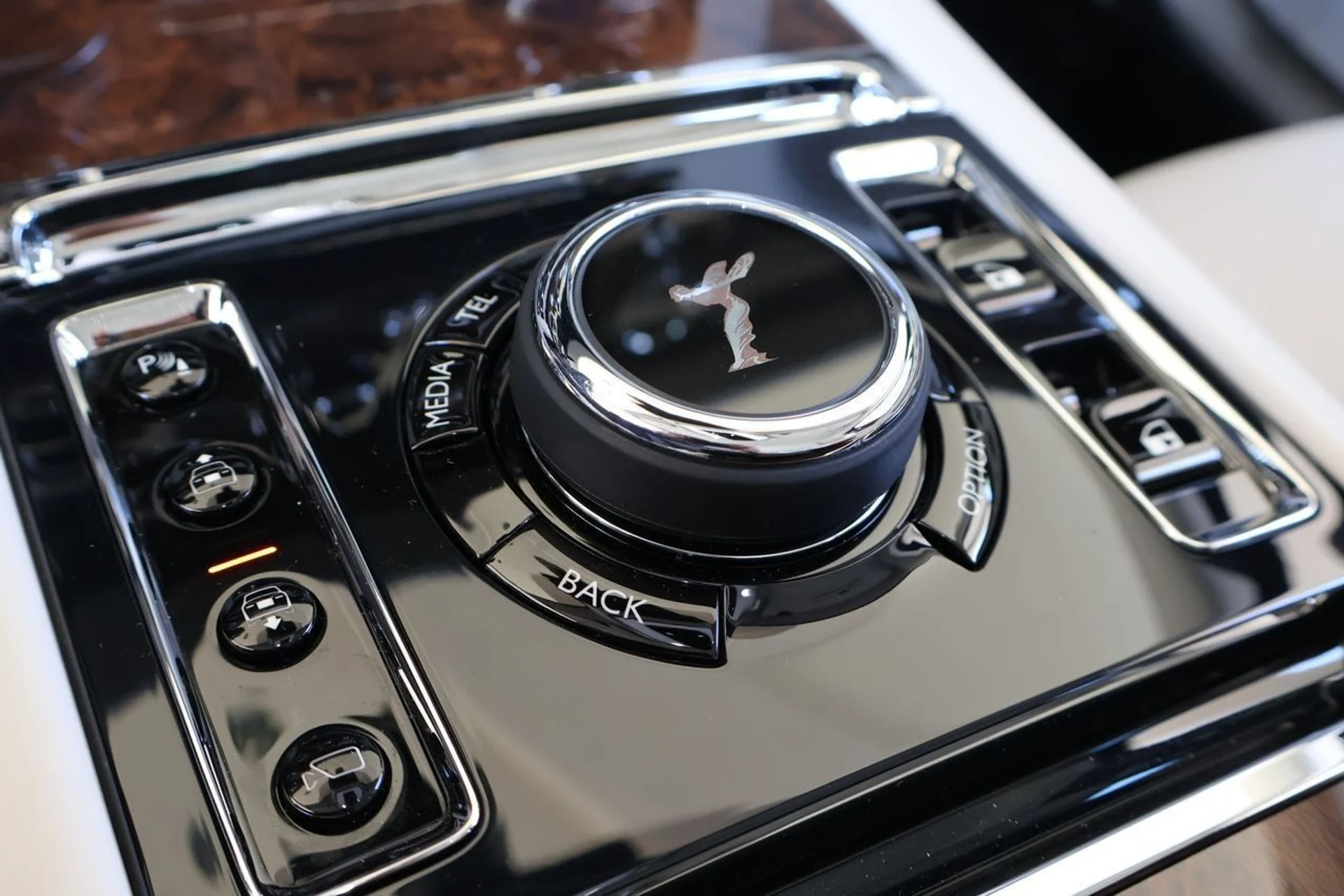 mph028_3146280075_29_56795eb0f6