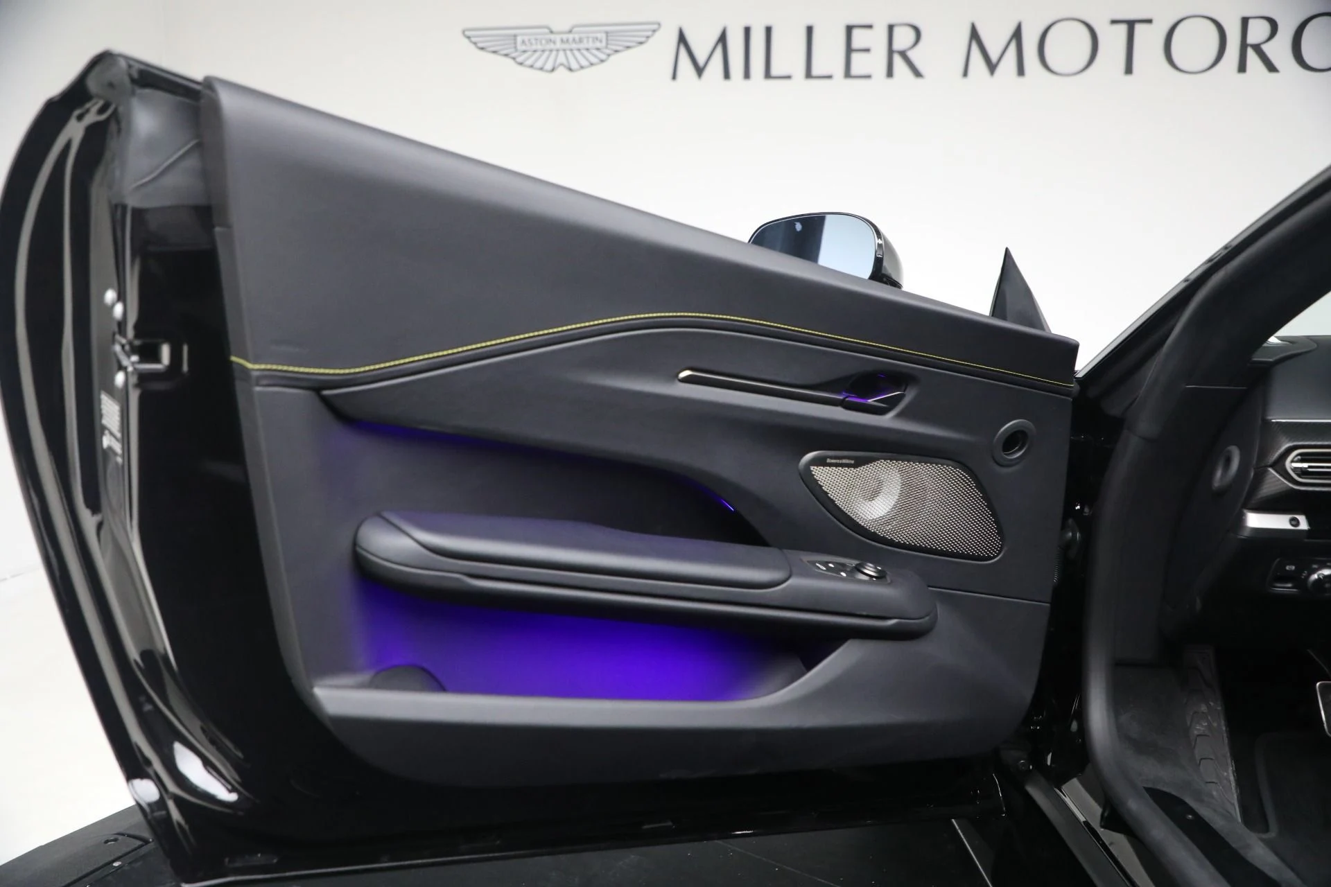 mph028_31553630_New_2026_Aston_Martin_Vantage_Roadster_1770848257_e91c0ea7eb