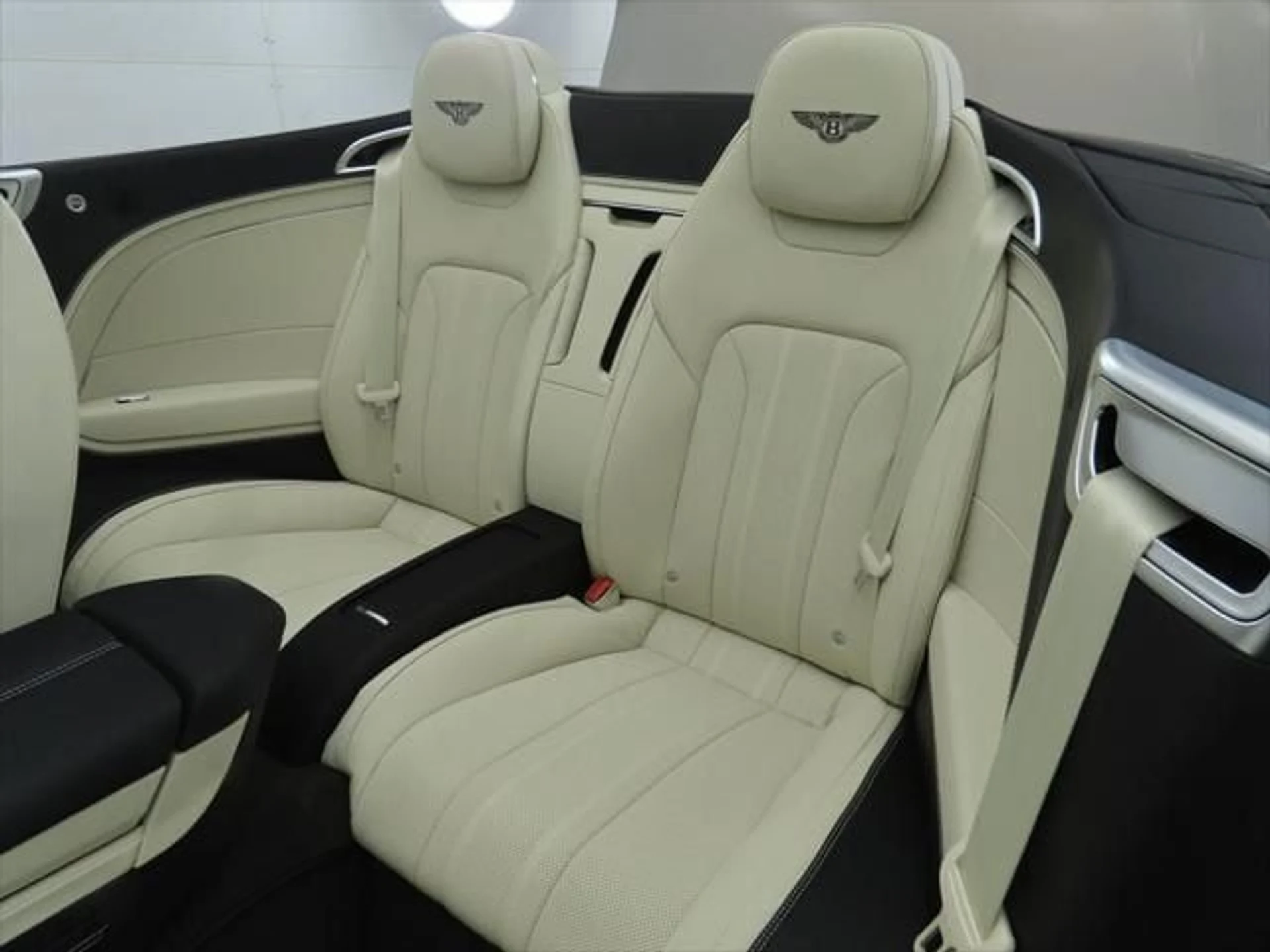 mph028_3157308289_new_2025_bentley_continental_gtblackeditionconvertible_8119_22910189_29_640_1c5b9d9a2f