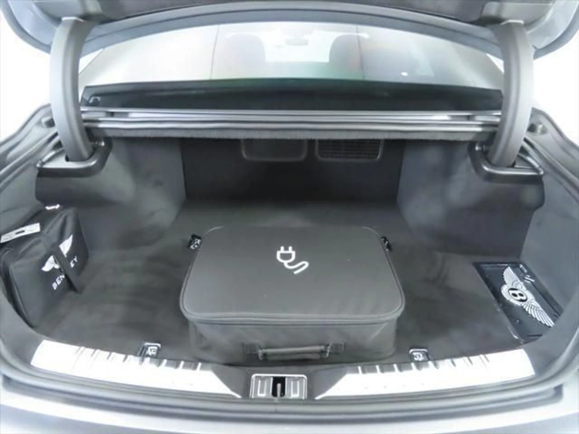 mph028_3172262591_used_2025_bentley_flying_spur_speedsedan_8119_23018472_29_640_34e09939cc