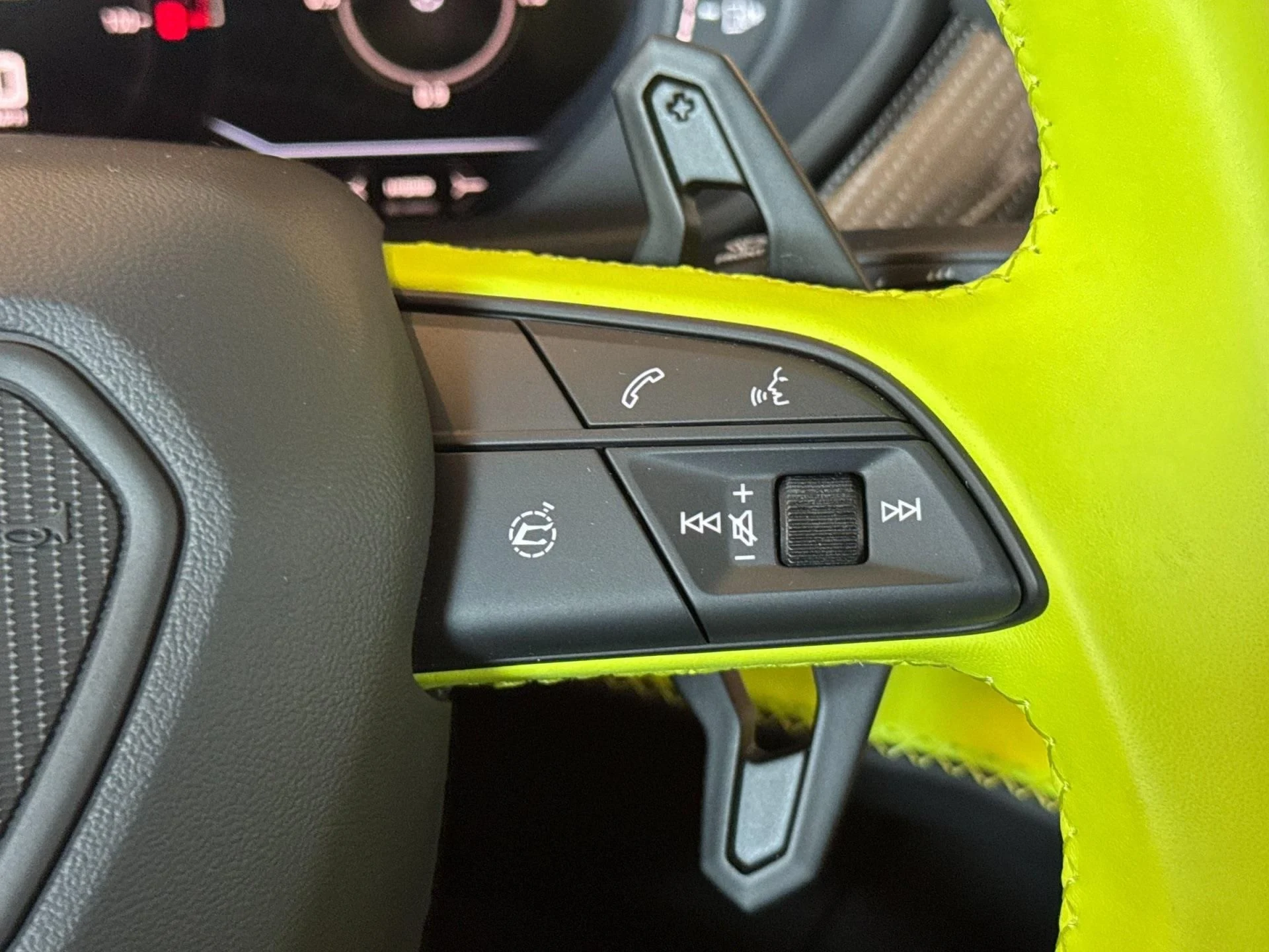mph028_3174181435_New_2025_Lamborghini_Urus_SE_1755094475_bf395c363c